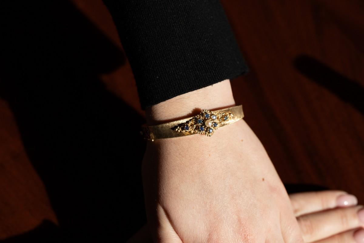 Bracelet ancien en or avec saphirs et perles, France, première moitié du 20e siècle 2