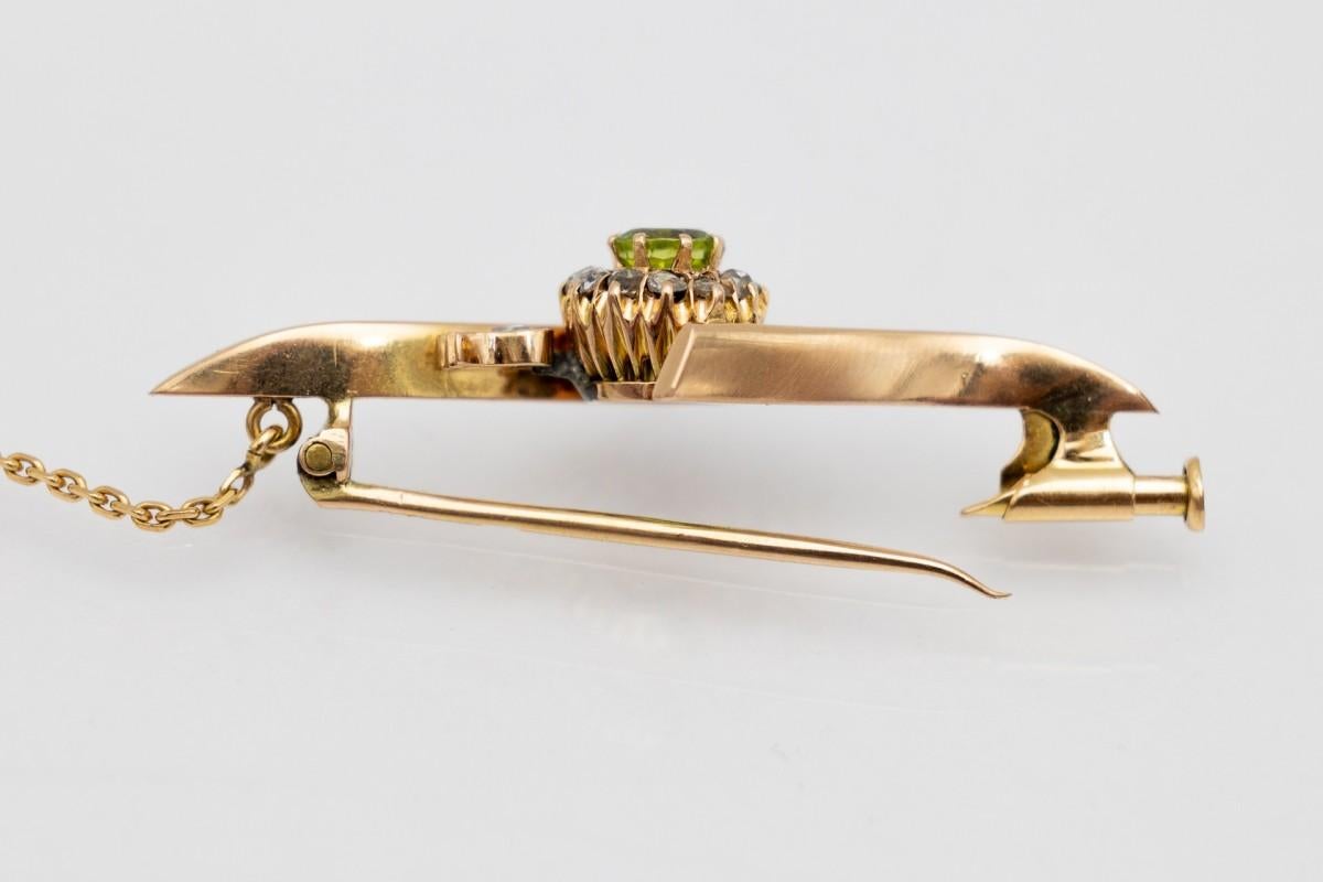 da uomo o donna Antica spilla in oro con olivina e diamanti, Russia, inizio XX secolo. in vendita