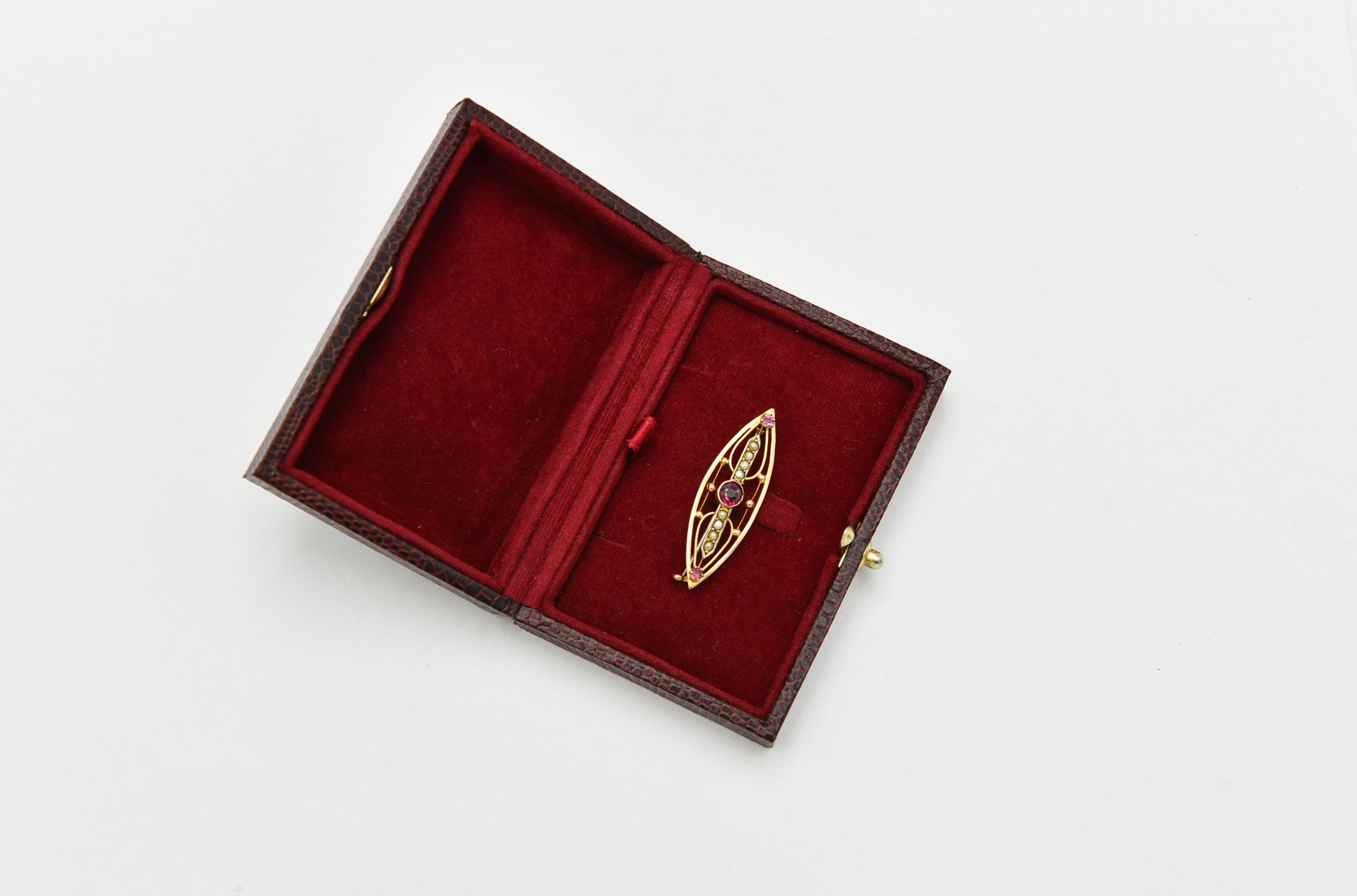 Women's or Men's Old gold brooch with tourmalines and pearls For Sale