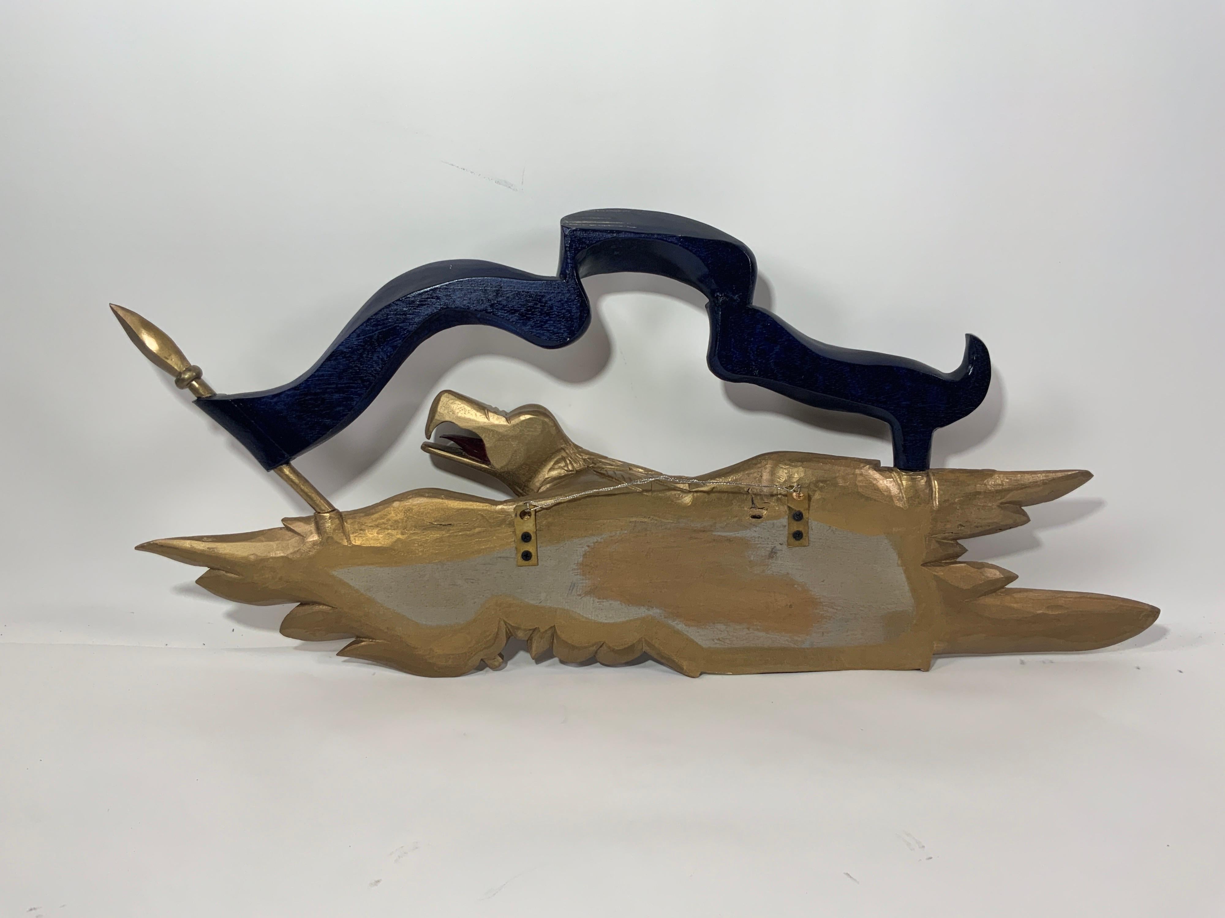 Ancien aigle sculpté en or, « Dieu sans Amérique ». en vente 5