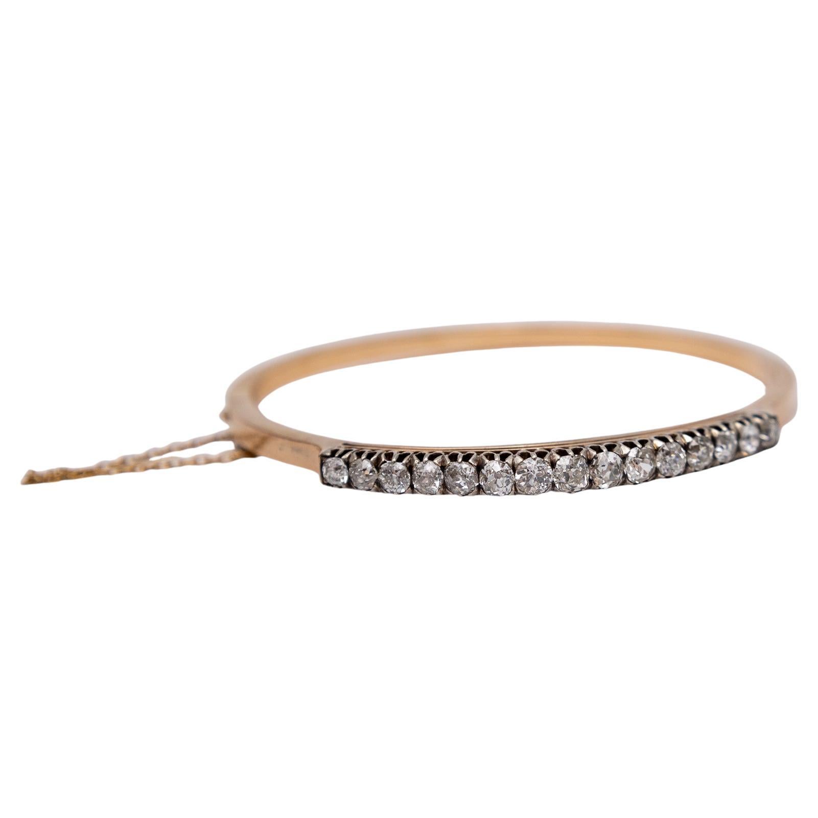 Beautiful old rigid bracelet made of 18-karat gold.

Diamond setting made of silver.

Origin: Austria-Hungary, late 19th century.

Set with diamonds in an old brilliant cut with a total weight of approx. 2.20ct

Internal dimensions: 57x50mm

Weight