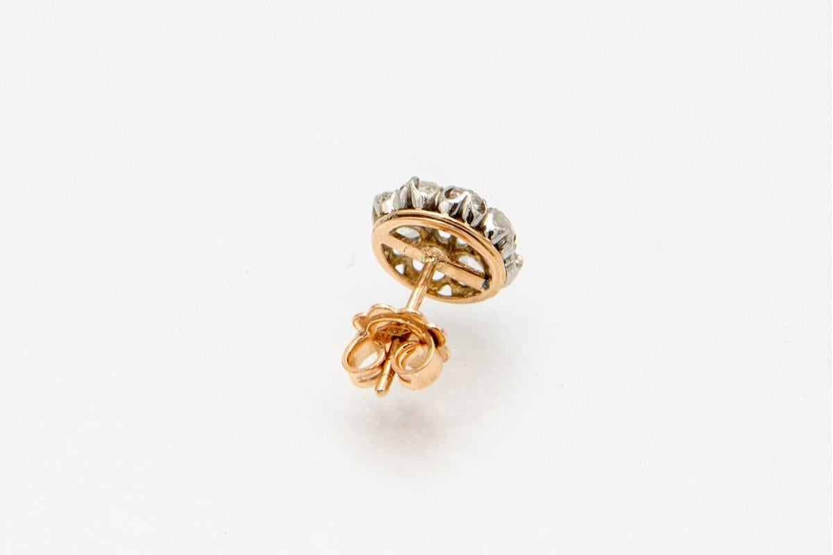 Taglio antico europeo Orecchini in oro antico con diamanti da 1,20 carati ed elementi in platino, 1890 circa. in vendita