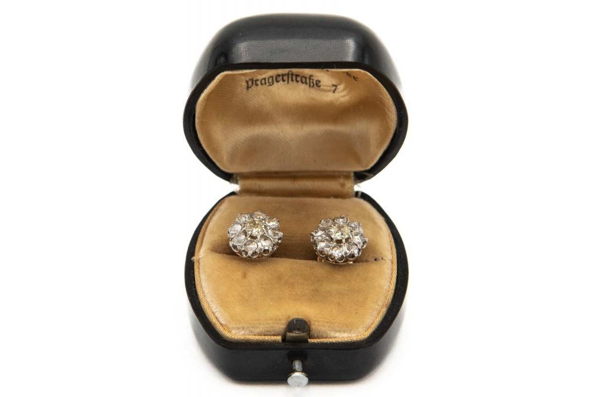 Orecchini in oro antico con diamanti da 1,20 carati ed elementi in platino, 1890 circa. in vendita 2
