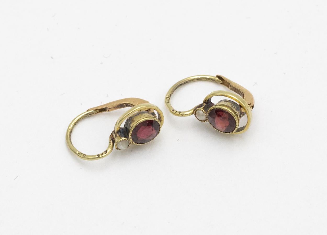 Art Deco Old gold earrings with garnets, Austria-Hungary, early 20th century.