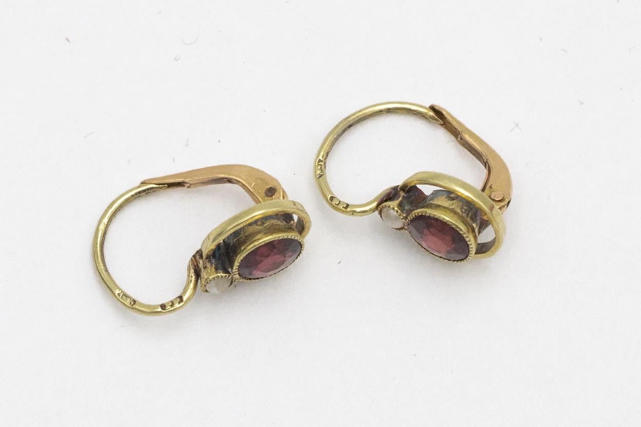 Old gold earrings with garnets, Austria-Hungary, early 20th century. In Good Condition In Chorzów, PL