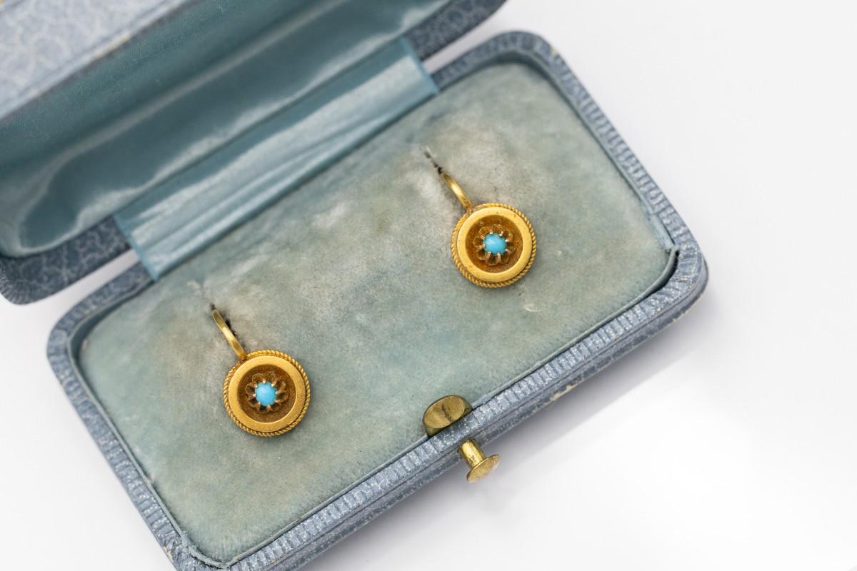 Néoclassique Boucles d'oreilles en or ancien avec turquoises, Autriche-Hongrie, 1872-1922. en vente