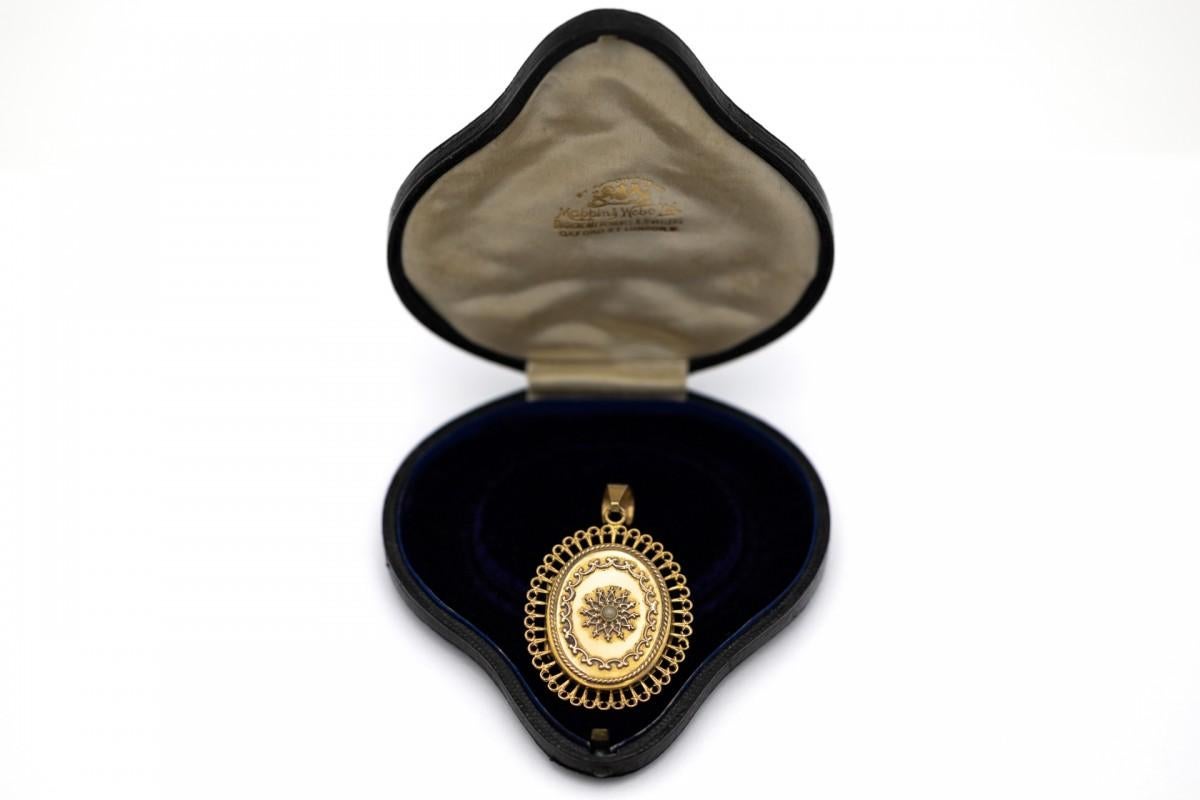 Women's or Men's Old gold medallion locket with seed pearl, France, early XX century.  For Sale