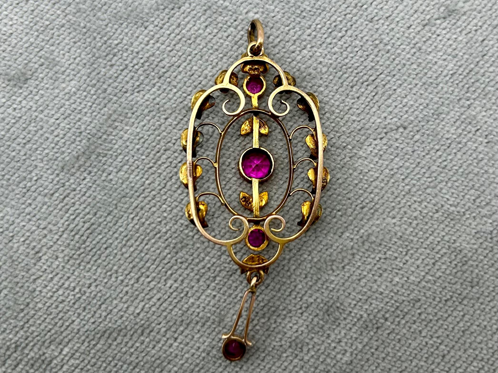 Victorian Old gold pendant with synthetic rubies and pearls For Sale