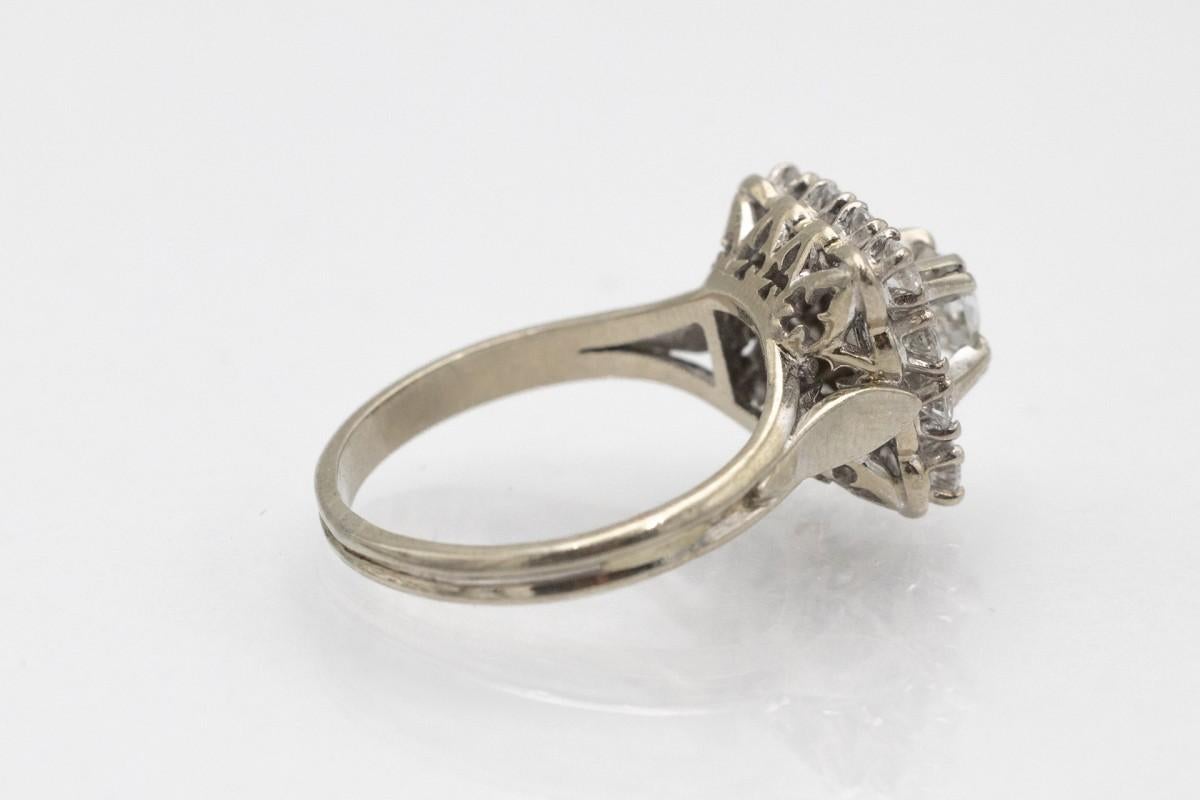 Old gold ring with 0.92ct diamonds, mid 20th century. In Good Condition For Sale In Chorzów, PL