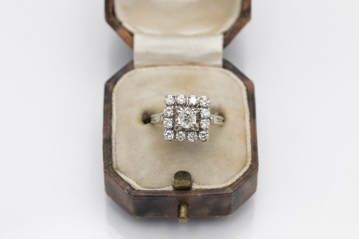 Old gold ring with 0.92ct diamonds, mid 20th century. For Sale 3