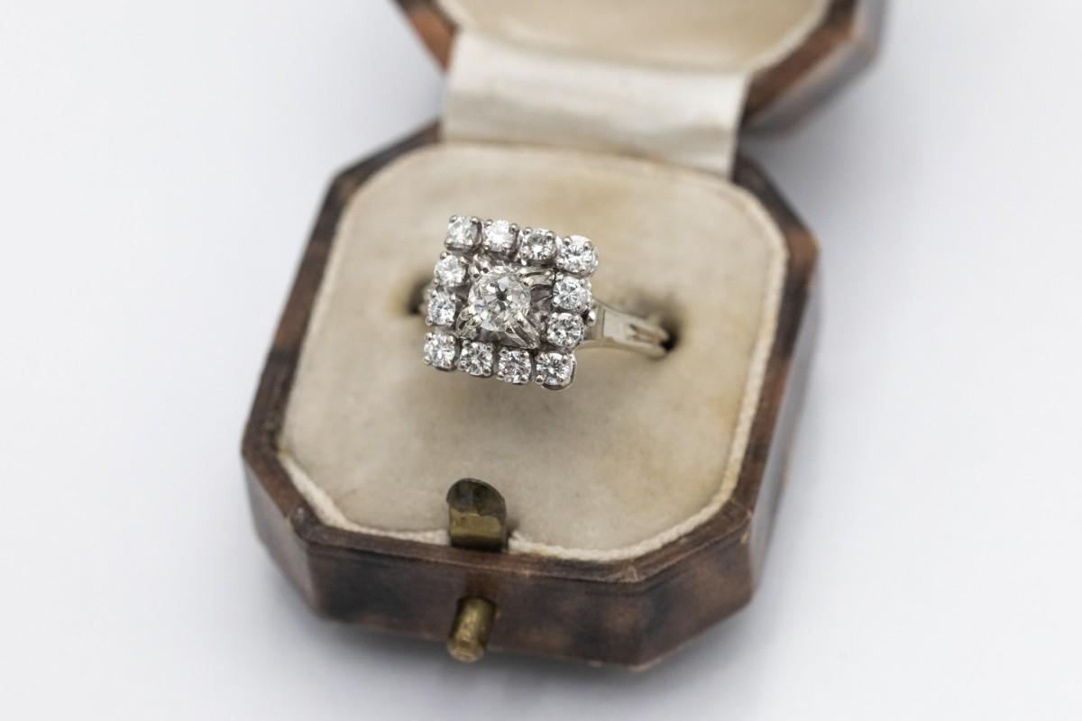 Old gold ring with 0.92ct diamonds, mid 20th century. For Sale 4