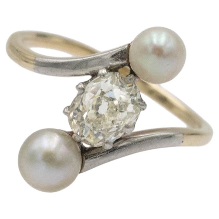 Bague ancienne en or, sertie d'un diamant de 0,95 ct et de perles, début du XXe siècle