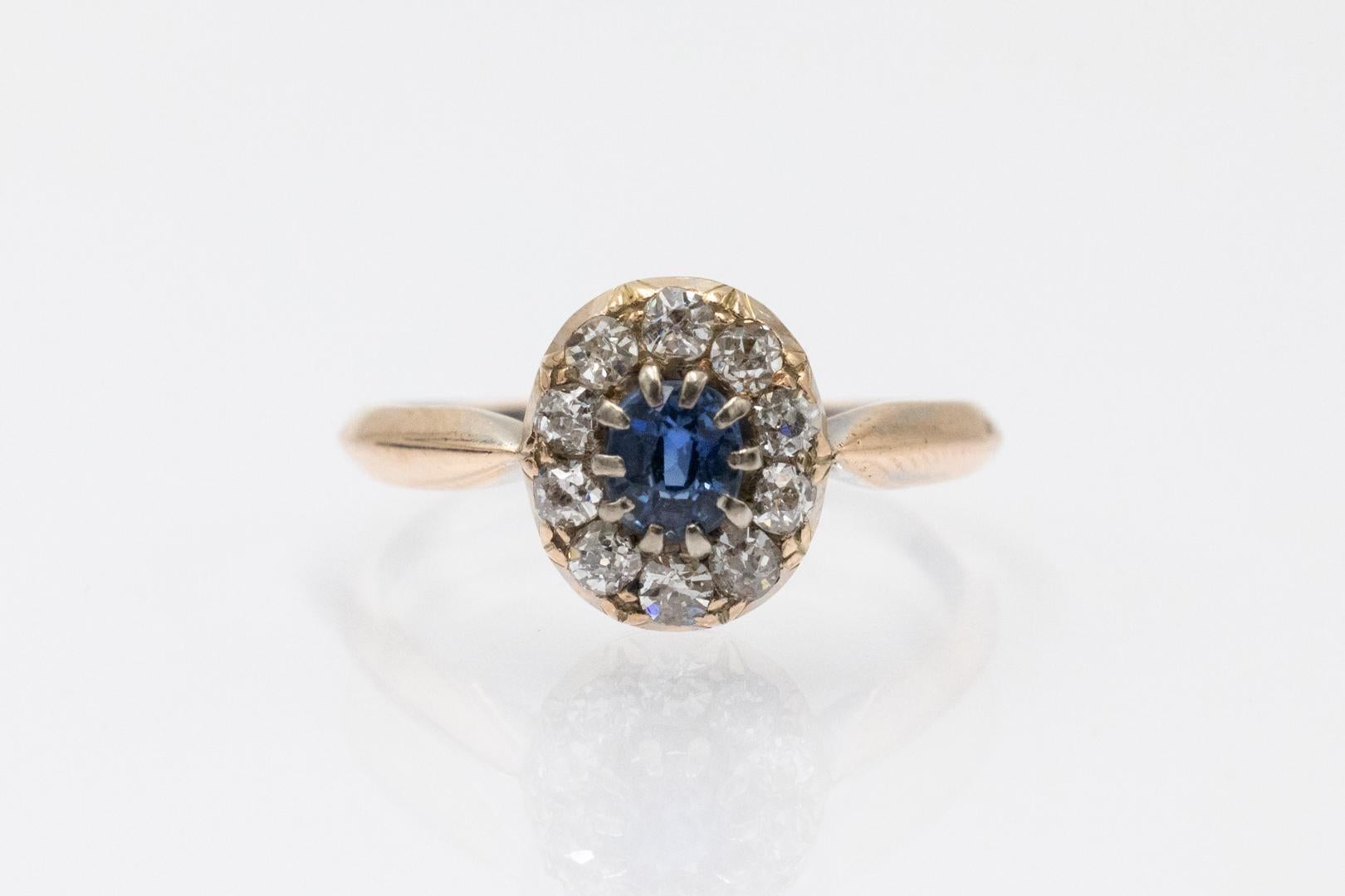 Timeless gold ring with sapphire and diamonds, Western Europe, mid-20th century

Made of 14-karat yellow gold (0.585 fineness)

Set with a blue sapphire weighing approx. 0.30ct and diamonds in old cuts with a total weight of approx. 0.30ct

Origin: