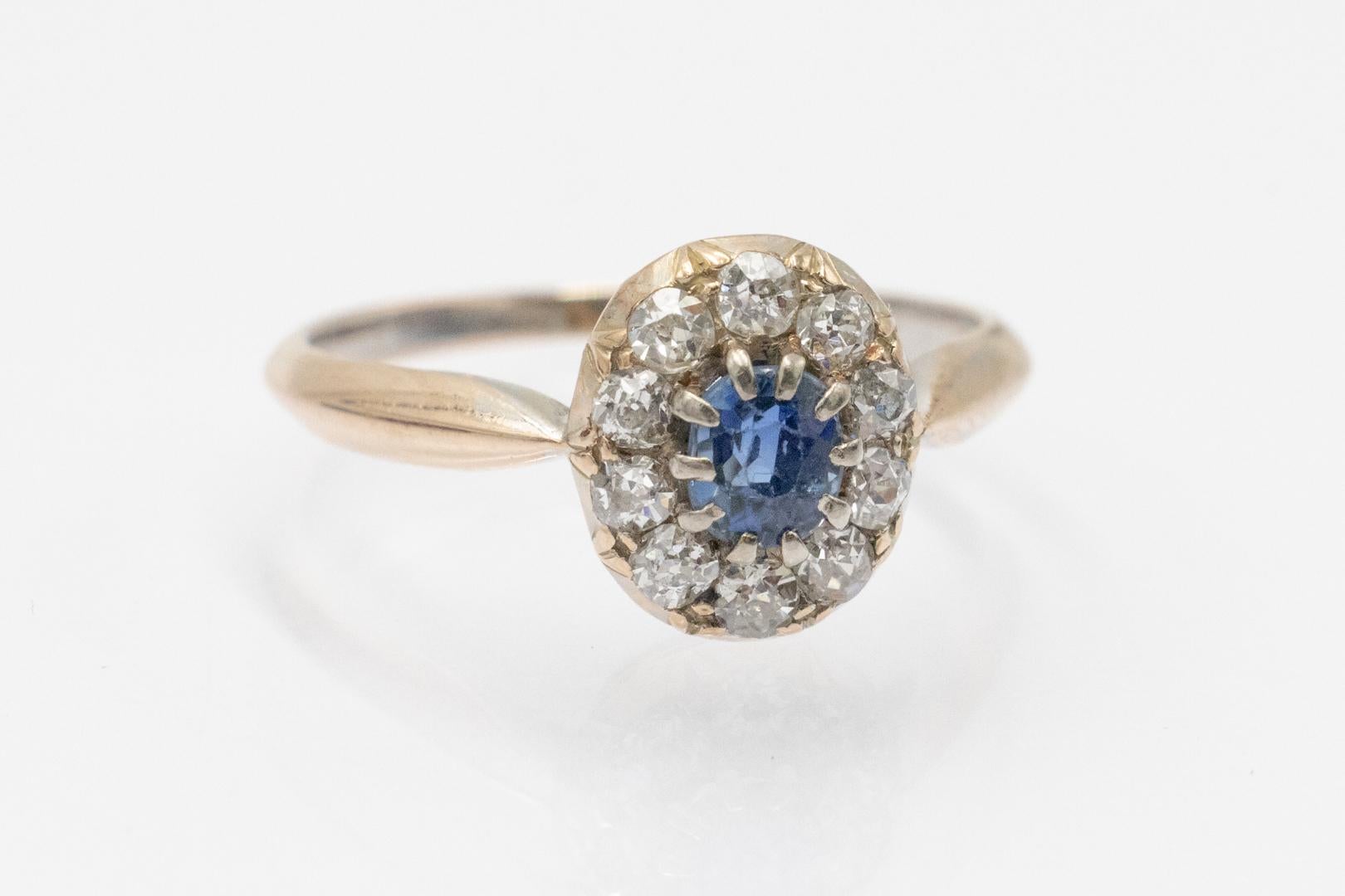 Old gold ring with sapphire and diamonds, mid-20th century In Good Condition For Sale In Chorzów, PL