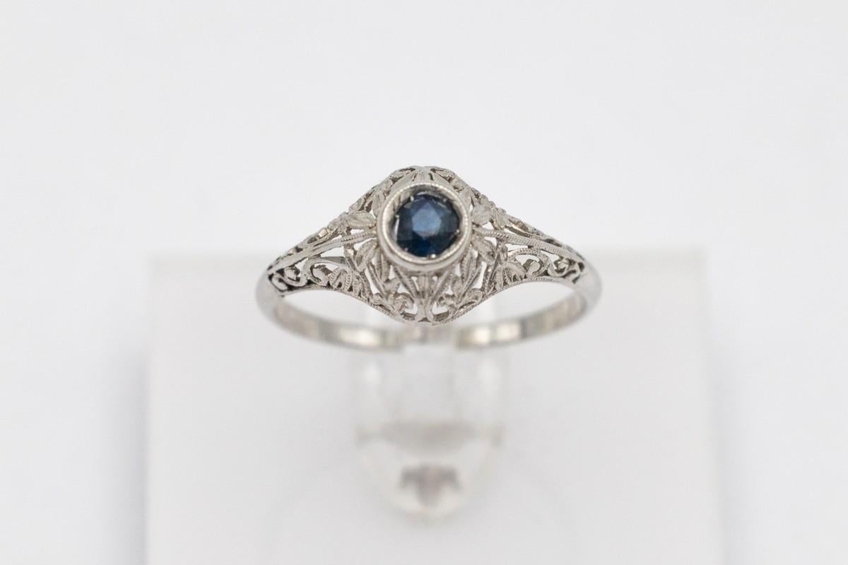 Old gold ring with sapphire, mid 20th century. For Sale 1