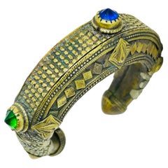 Pulsera brazalete oriental con piedras de cristal en tono oro viejo