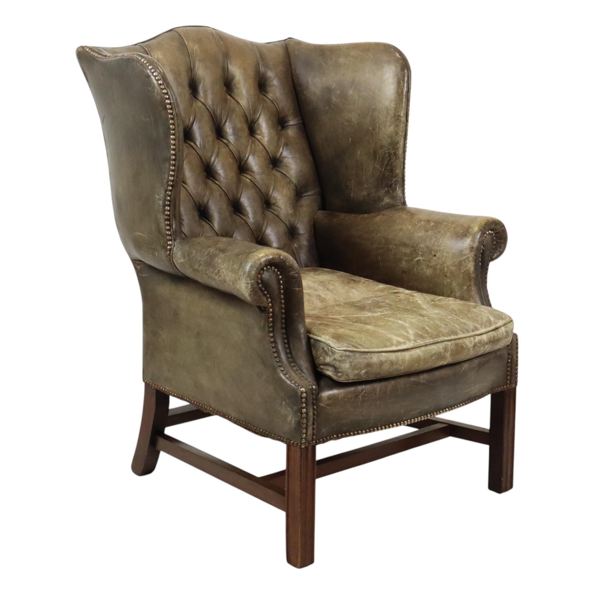 Europeo Poltrona Chesterfield verde antico Poltrona da poltrona in vendita