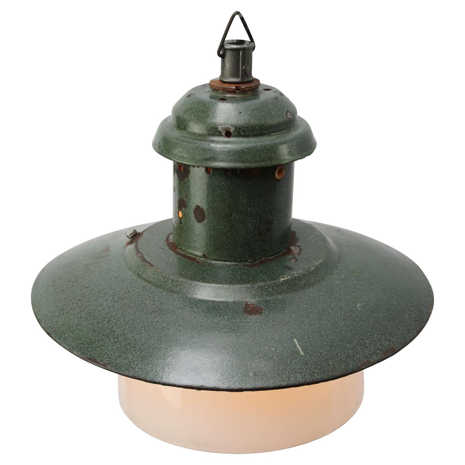 Old green enamel factory pendant.
White inside. White opaline glass

Measure: Diameter glass 21 cm

Weight: 2.20 kg / 4.9 lb

Priced per individual item. All lamps have been made suitable by international standards for incandescent light