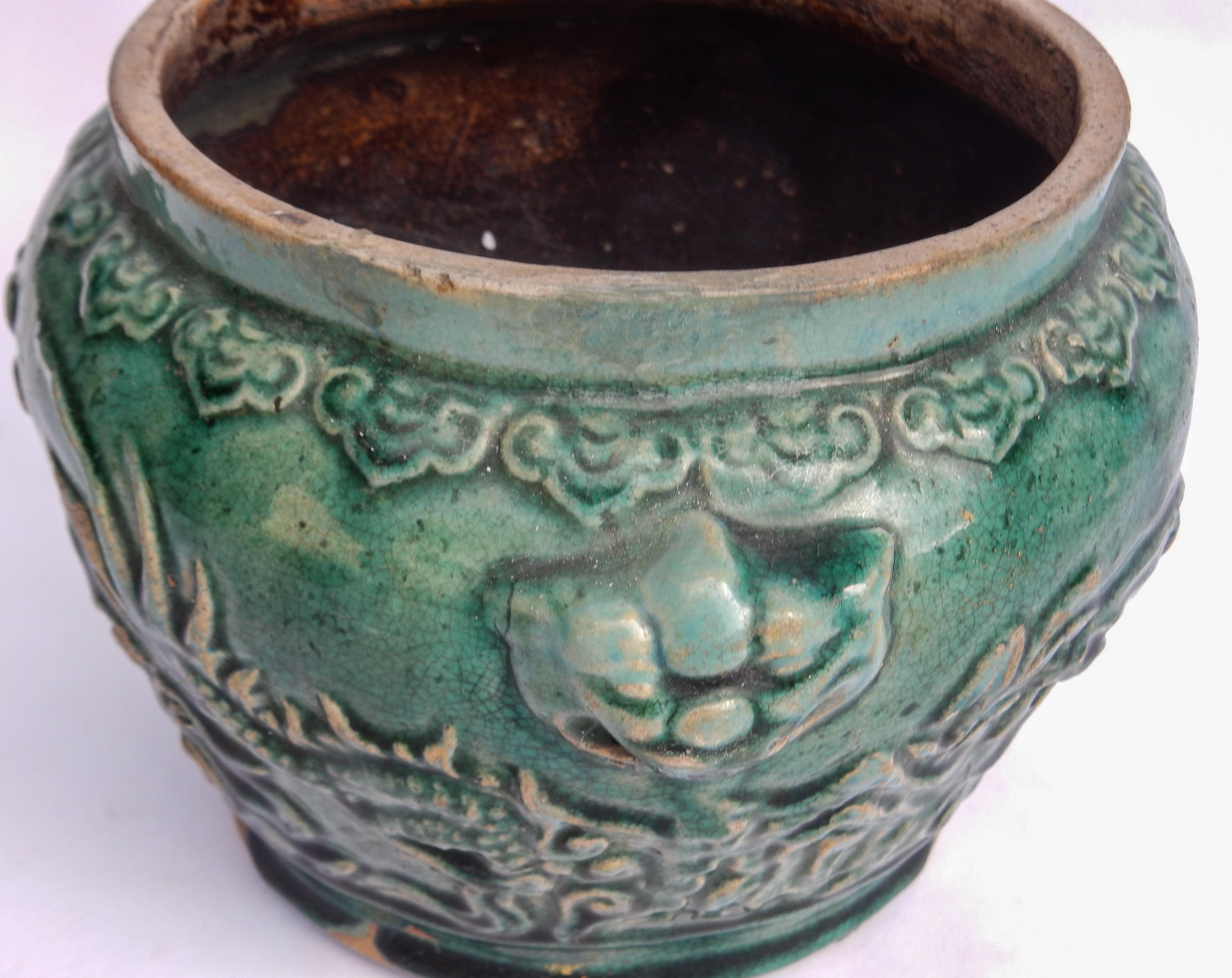 Old Green Glazed Pot from Southern Thailand, Found in Java, Late 19th Century In Good Condition In Point Richmond, CA