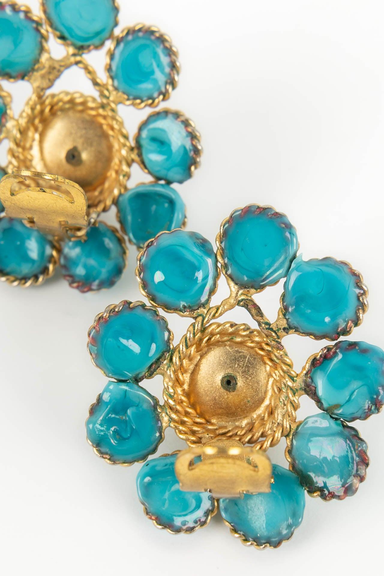 Alte Gripoix-Ohrringe aus goldenem Metall, Glaspastell und Perlen im Angebot 3