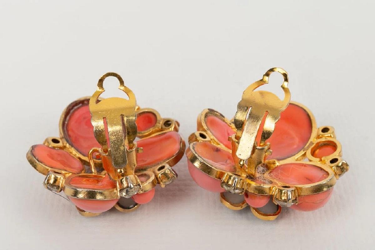 Old Gripoix Flower Earrings in Gold Metal and Glass Paste For Sale 1
