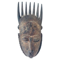Ancien masque africain Guéré en bois précieux, datant d'environ 1900.