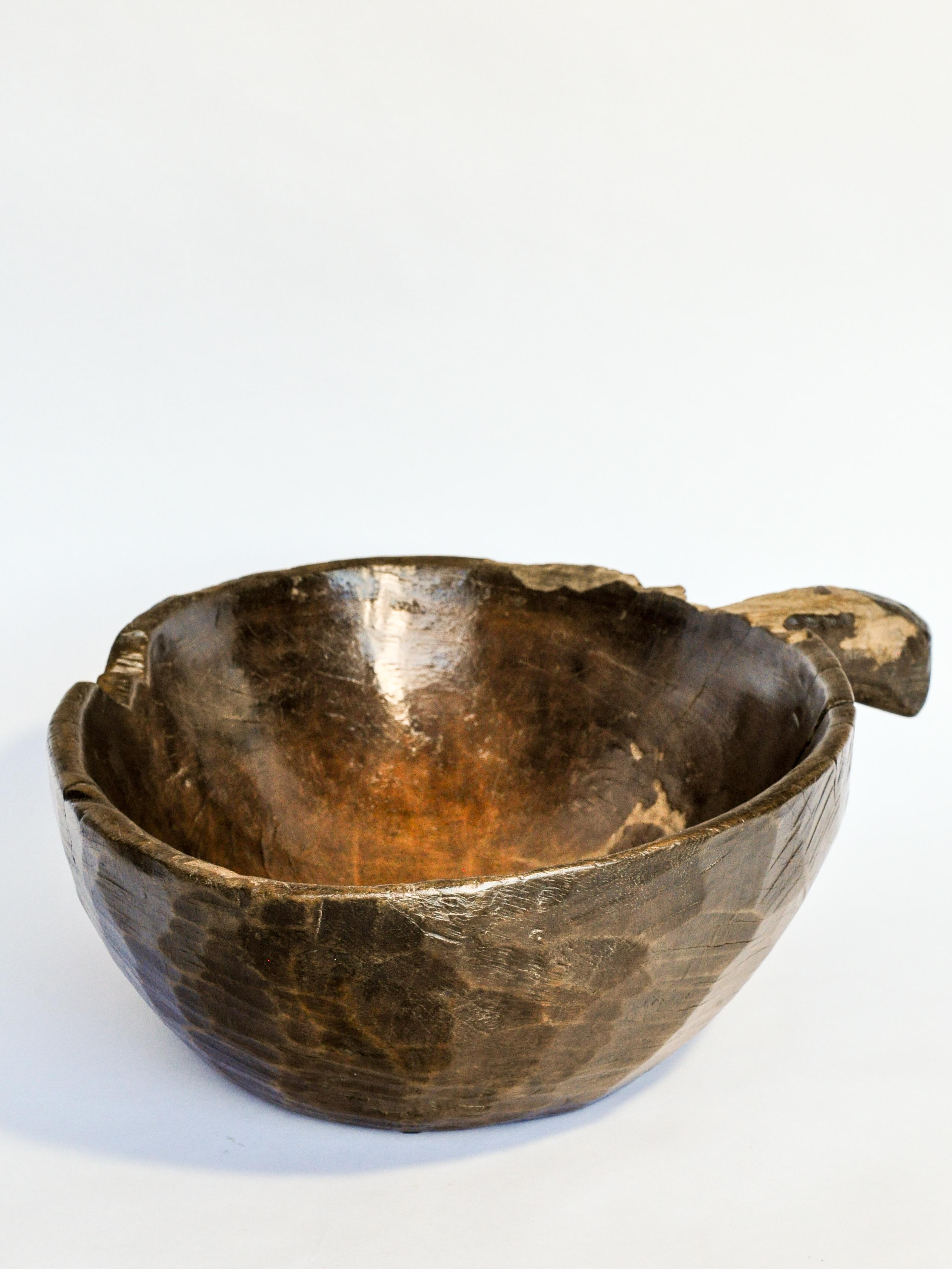 Old Hand Hewn Wooden Bowl with Handle from Sulawesi, Indonesia, Mid-20th Century In Good Condition In Point Richmond, CA