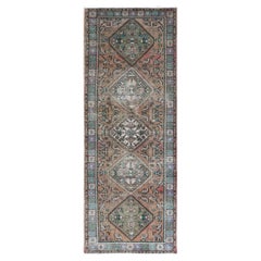 Ancien tapis persan du Nord-Ouest dentelé en laine noué à la main, de couleur brun clair, avec médaillon dentelé