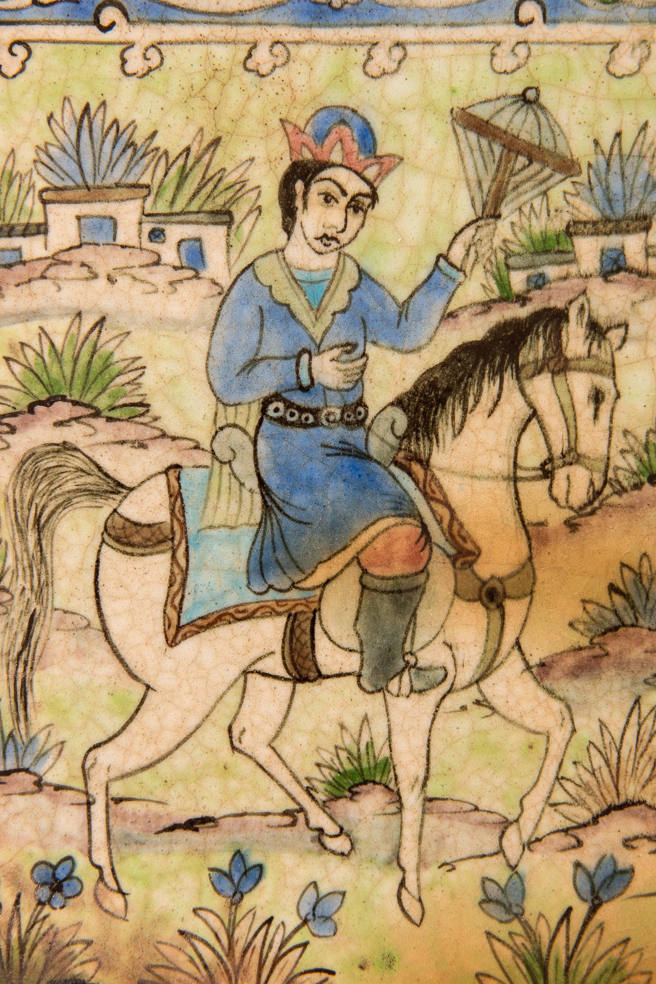 Azulejo antiguo de cerámica pintado a mano con un caballero Pintado a mano en venta