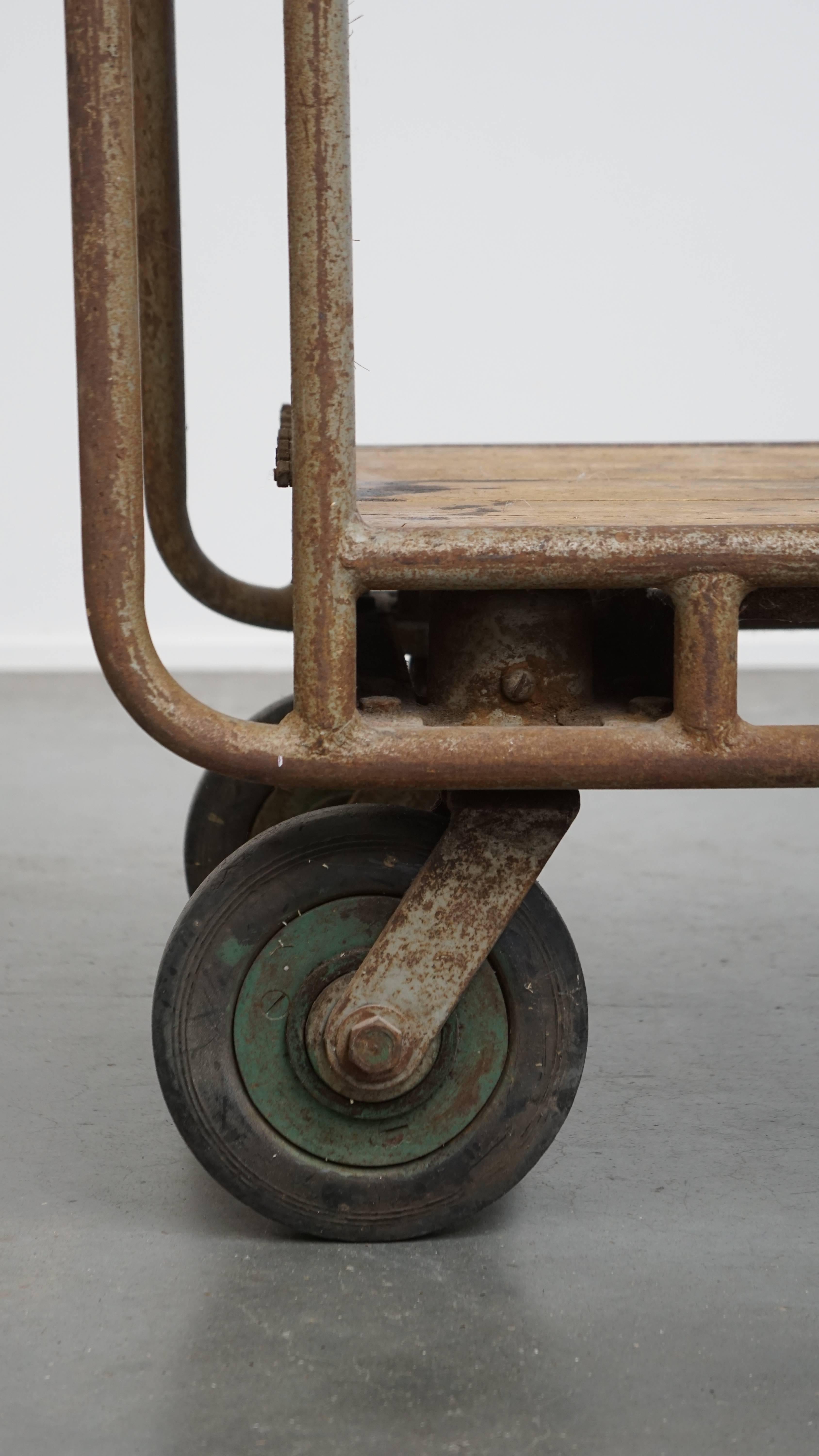 Chariot de transport industriel ancien, lourd et hautement décoratif en vente 3