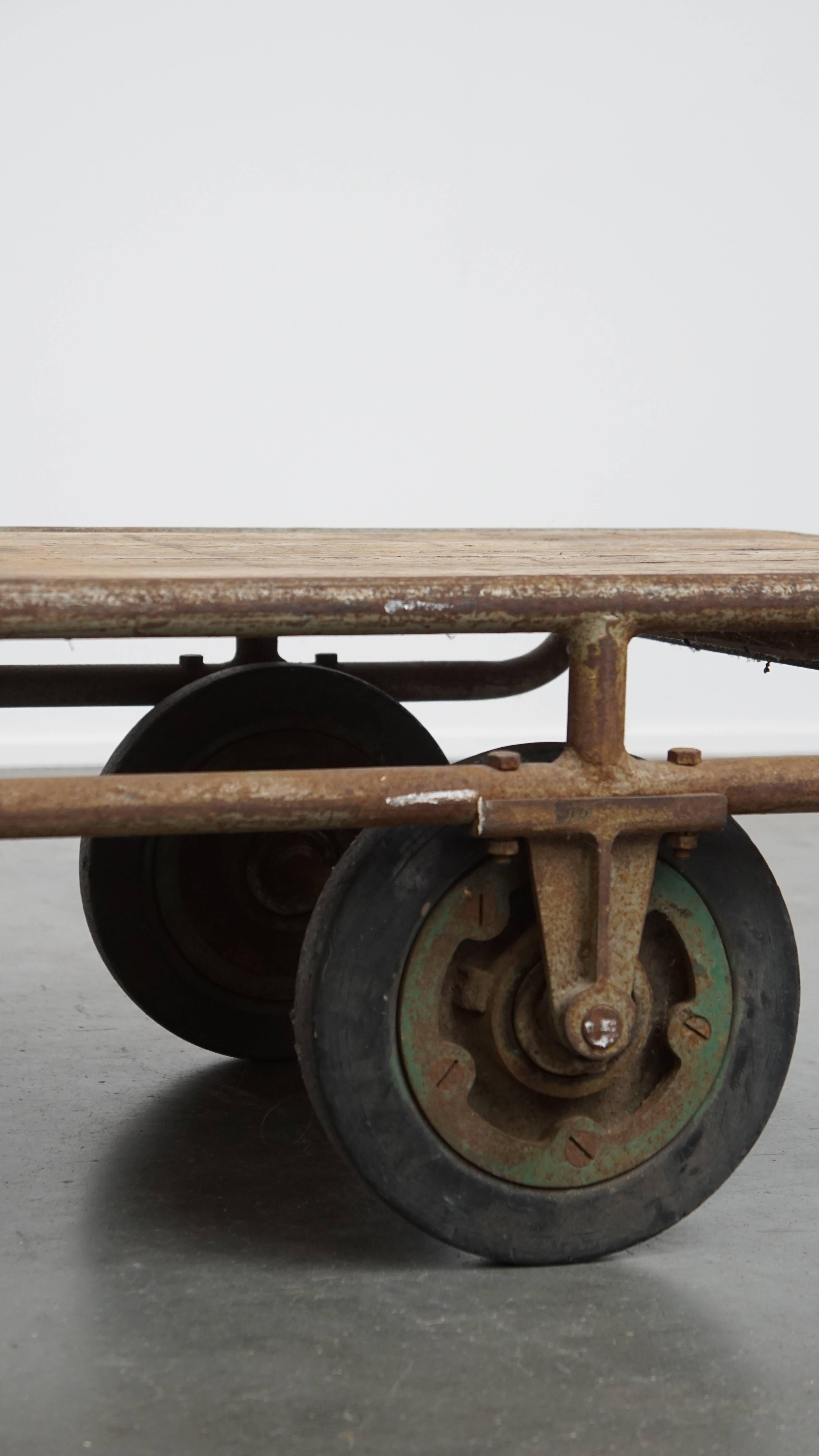Chariot de transport industriel ancien, lourd et hautement décoratif en vente 4