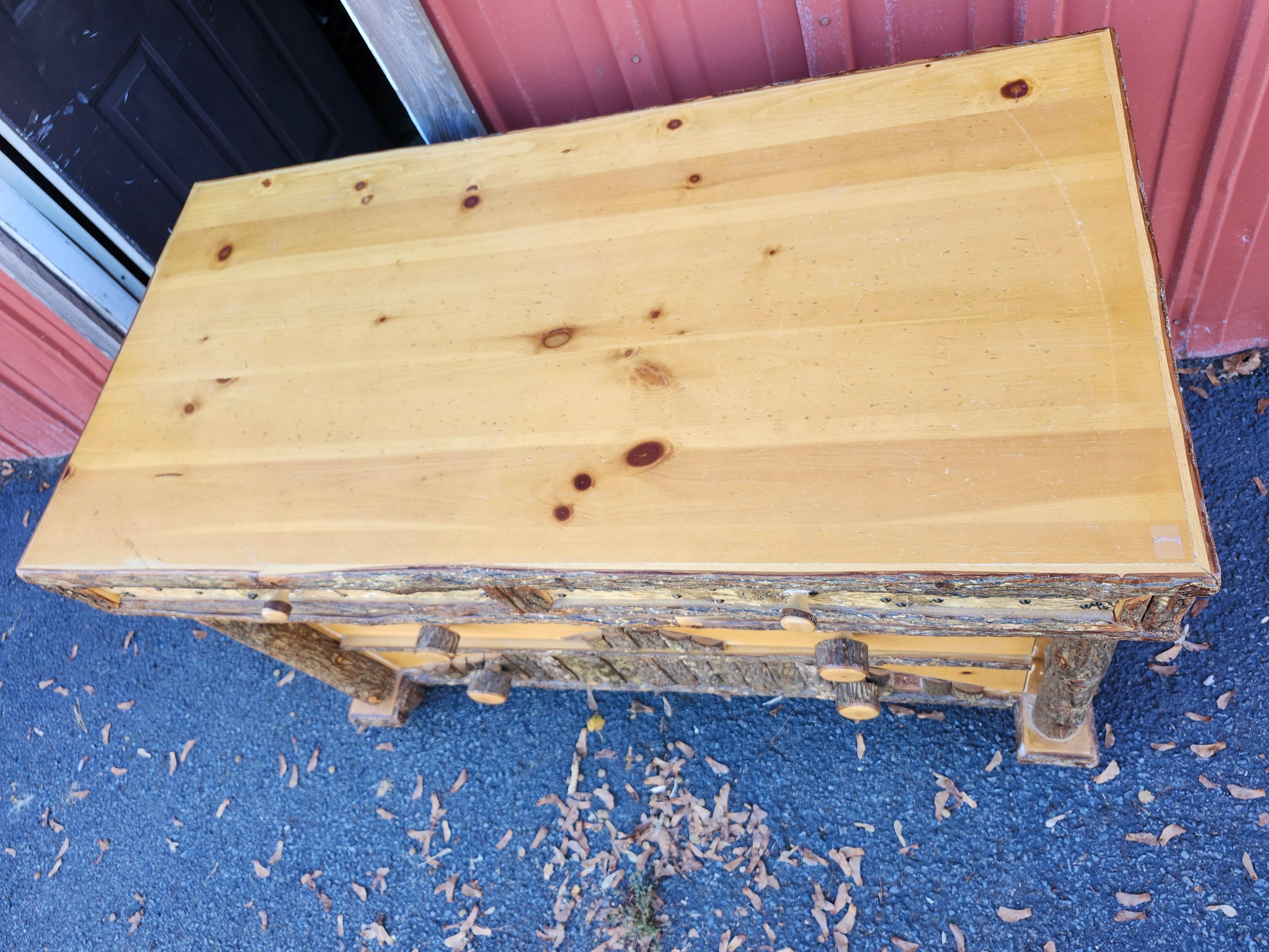 Americano Old Hickory Adirondack Cassettone a quattro cassetti in betulla e pino C1970 in vendita