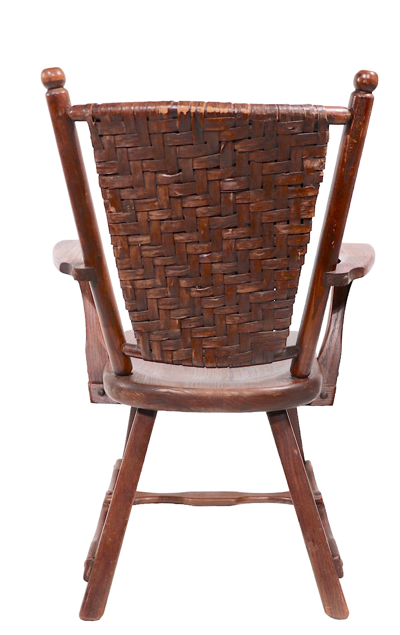 Milieu du XXe siècle Old Hickory American Provincial Paddle Arm Lounge Chair c 1940's en vente