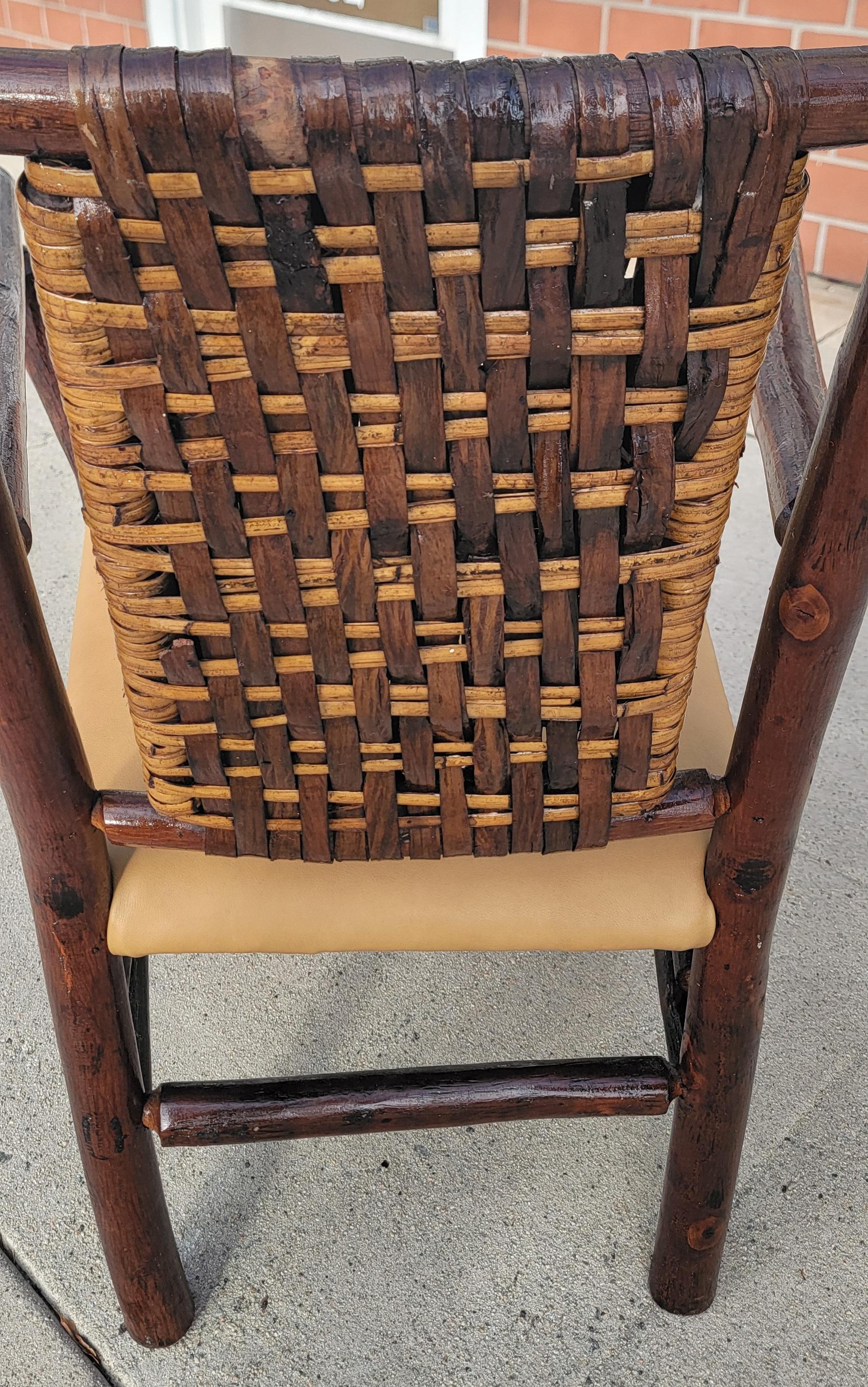 Americano Poltrona Old Hickory con seduta in pelle e rattan  Backing in vendita