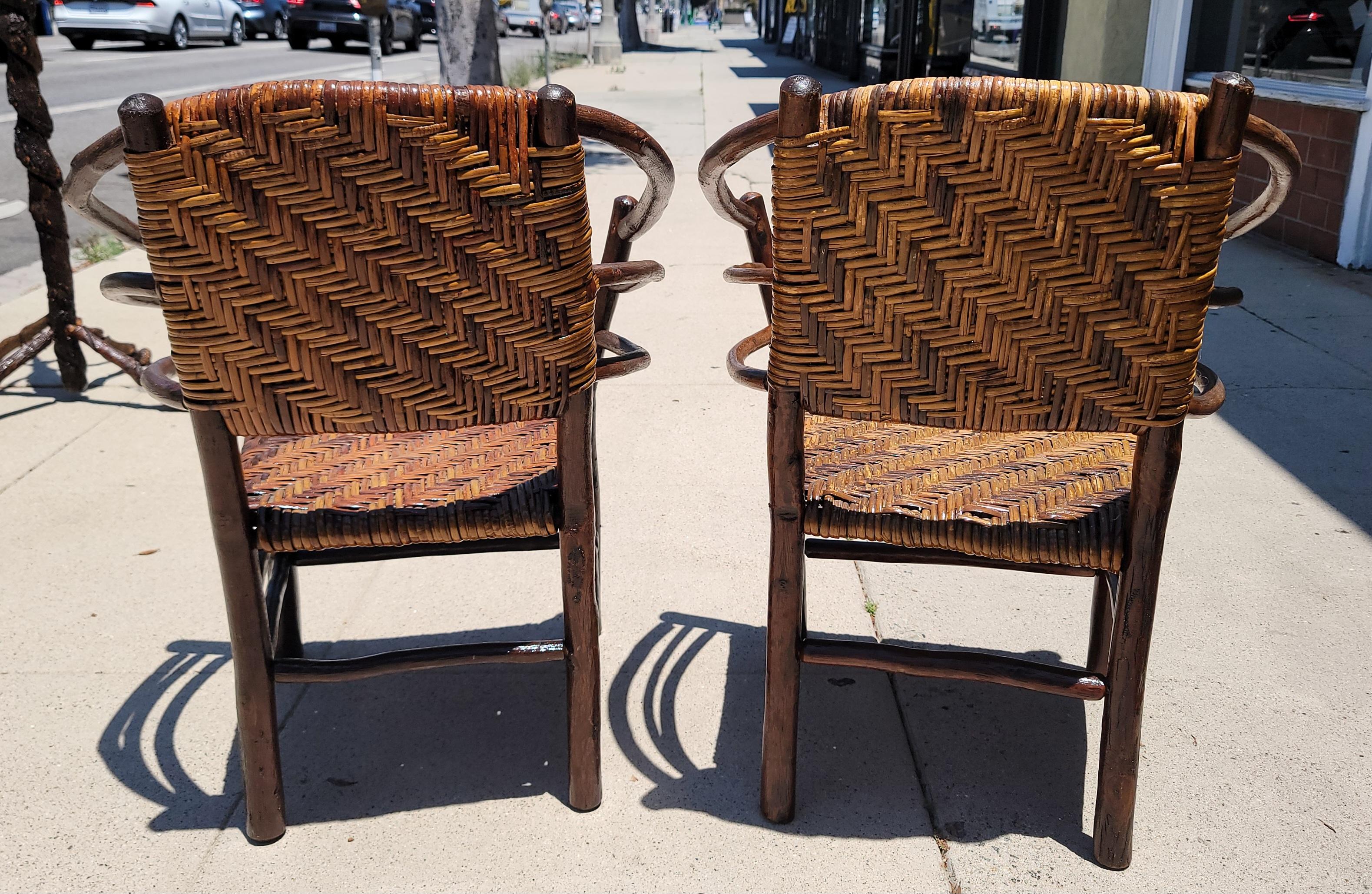 Alte Hickory-Stühle mit Fassrückenlehne - Paar (Adirondack) im Angebot