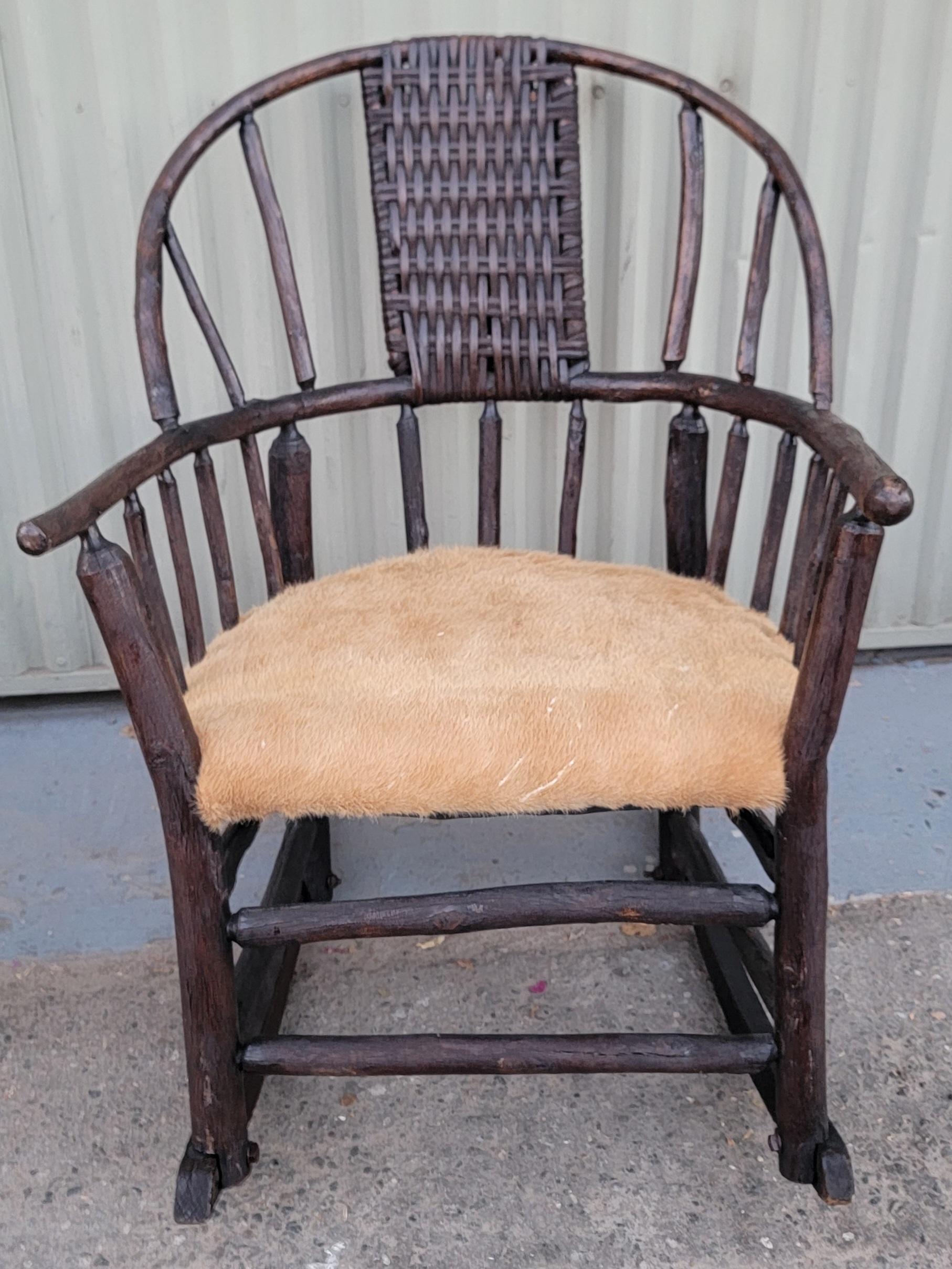 Alte Hickory-Stühle mit Fassrückenlehne - Paar (Adirondack) im Angebot