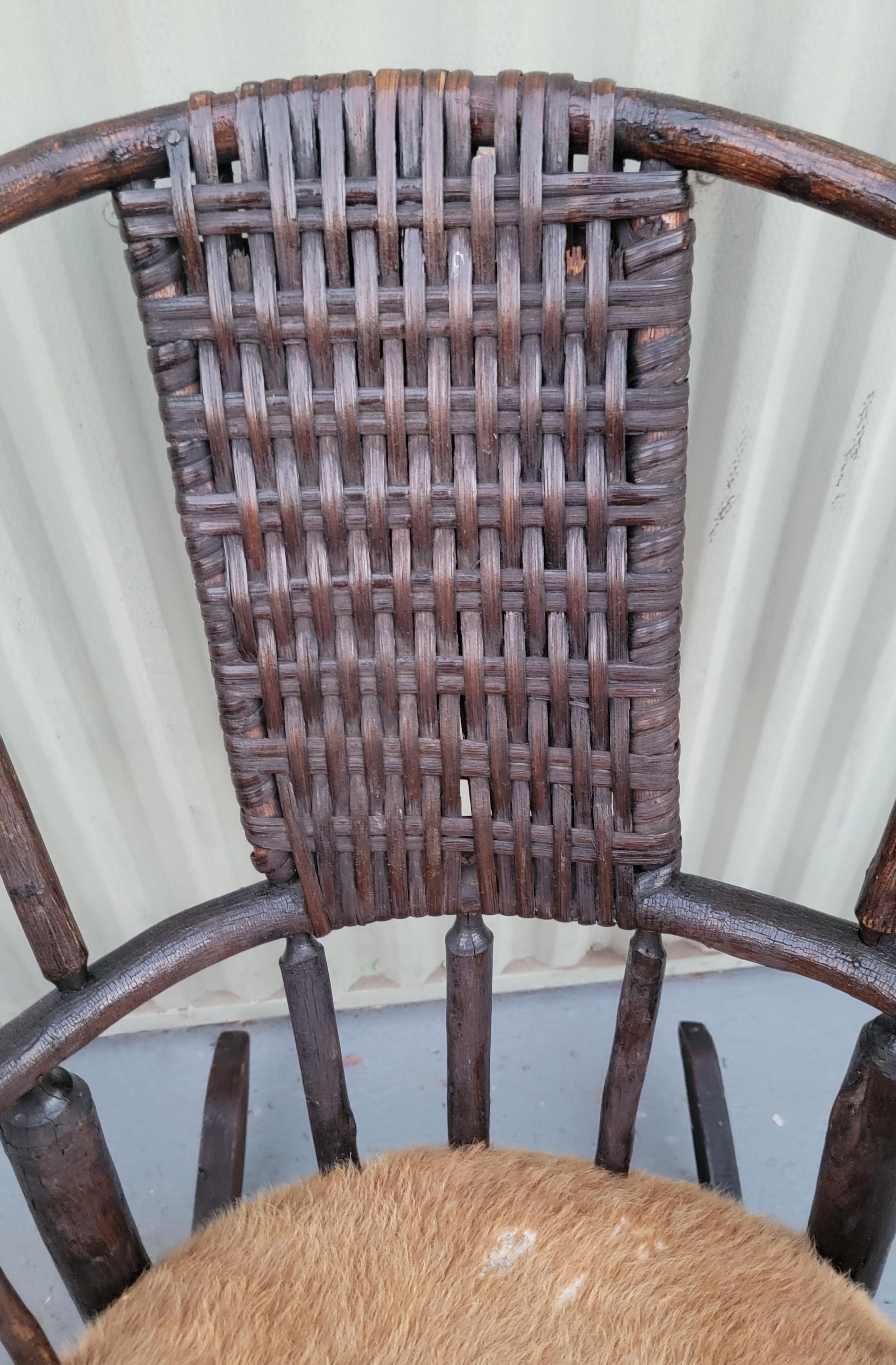 Alte Hickory-Stühle mit Fassrückenlehne - Paar (amerikanisch) im Angebot