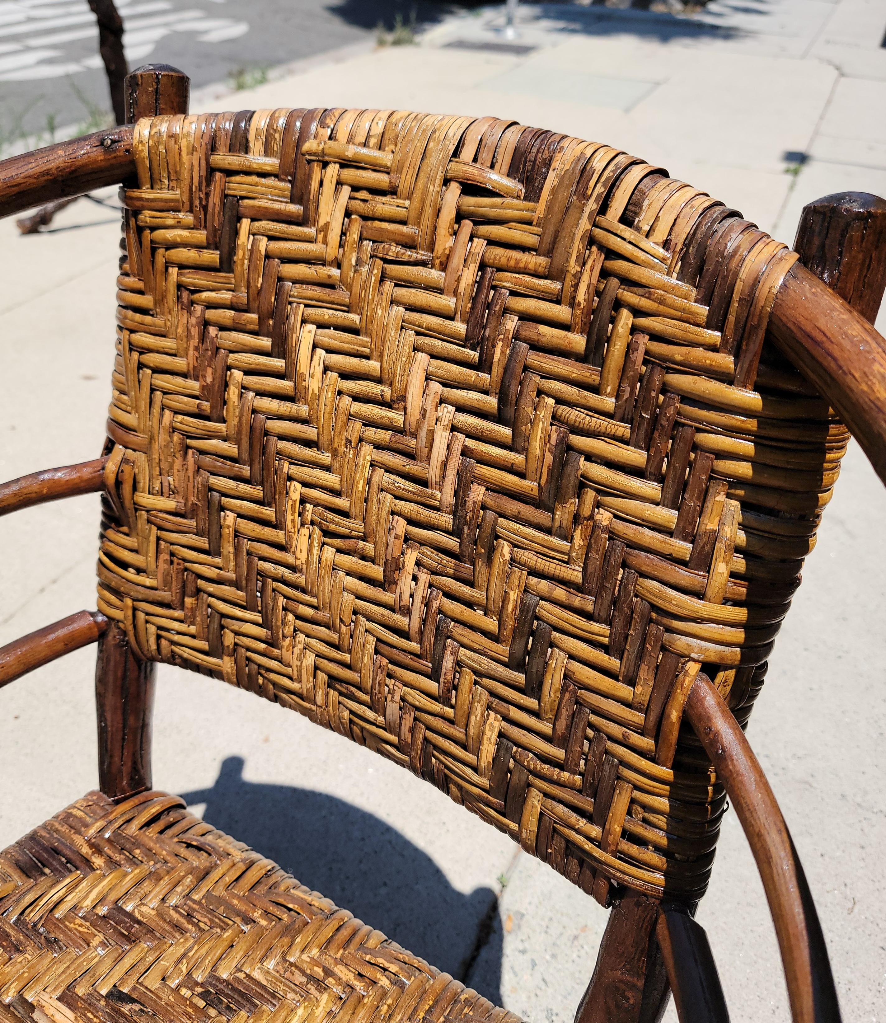 Alte Hickory-Stühle mit Fassrückenlehne - Paar im Zustand „Gut“ im Angebot in Los Angeles, CA