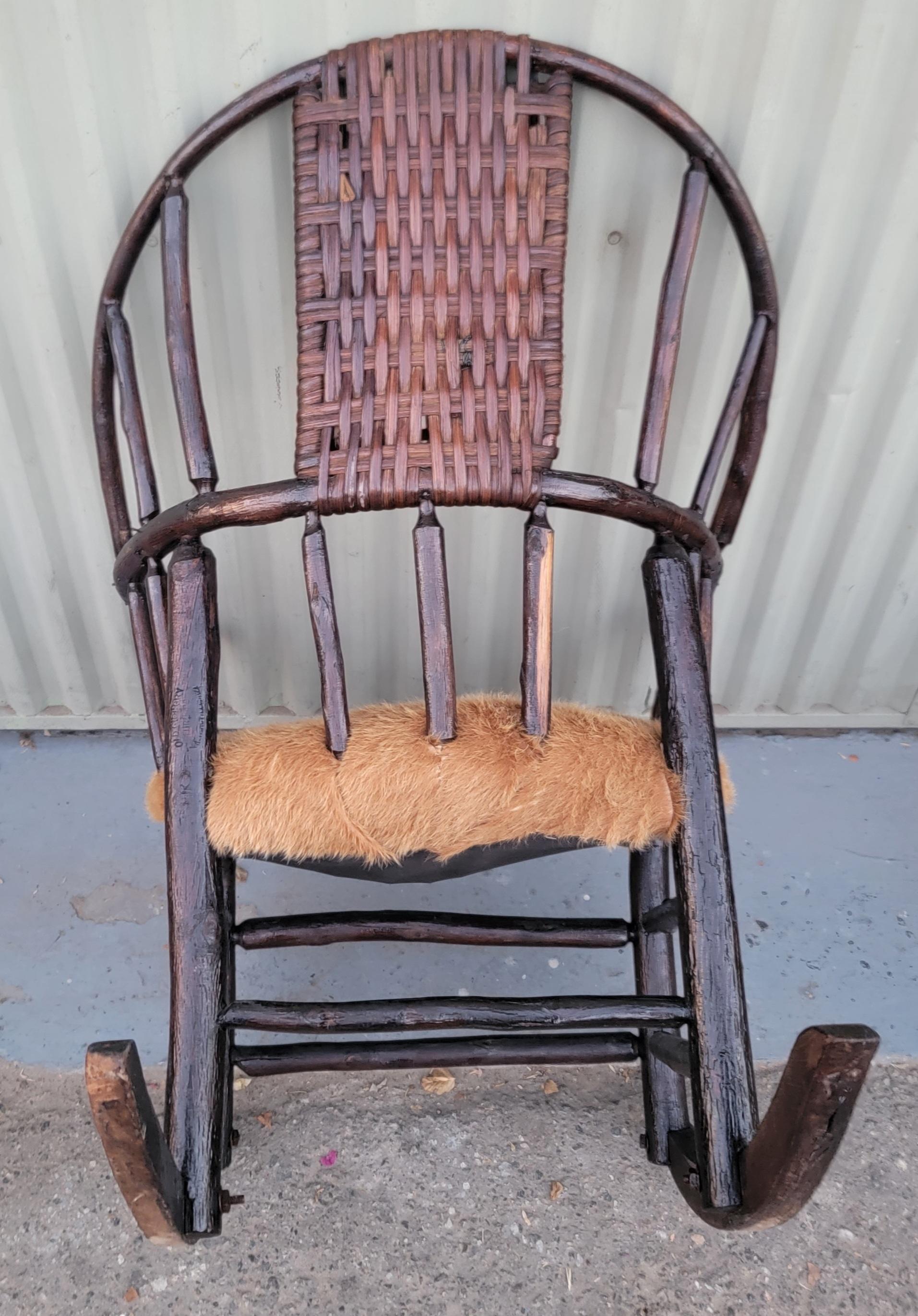 Alte Hickory-Stühle mit Fassrückenlehne - Paar (Frühes 20. Jahrhundert) im Angebot
