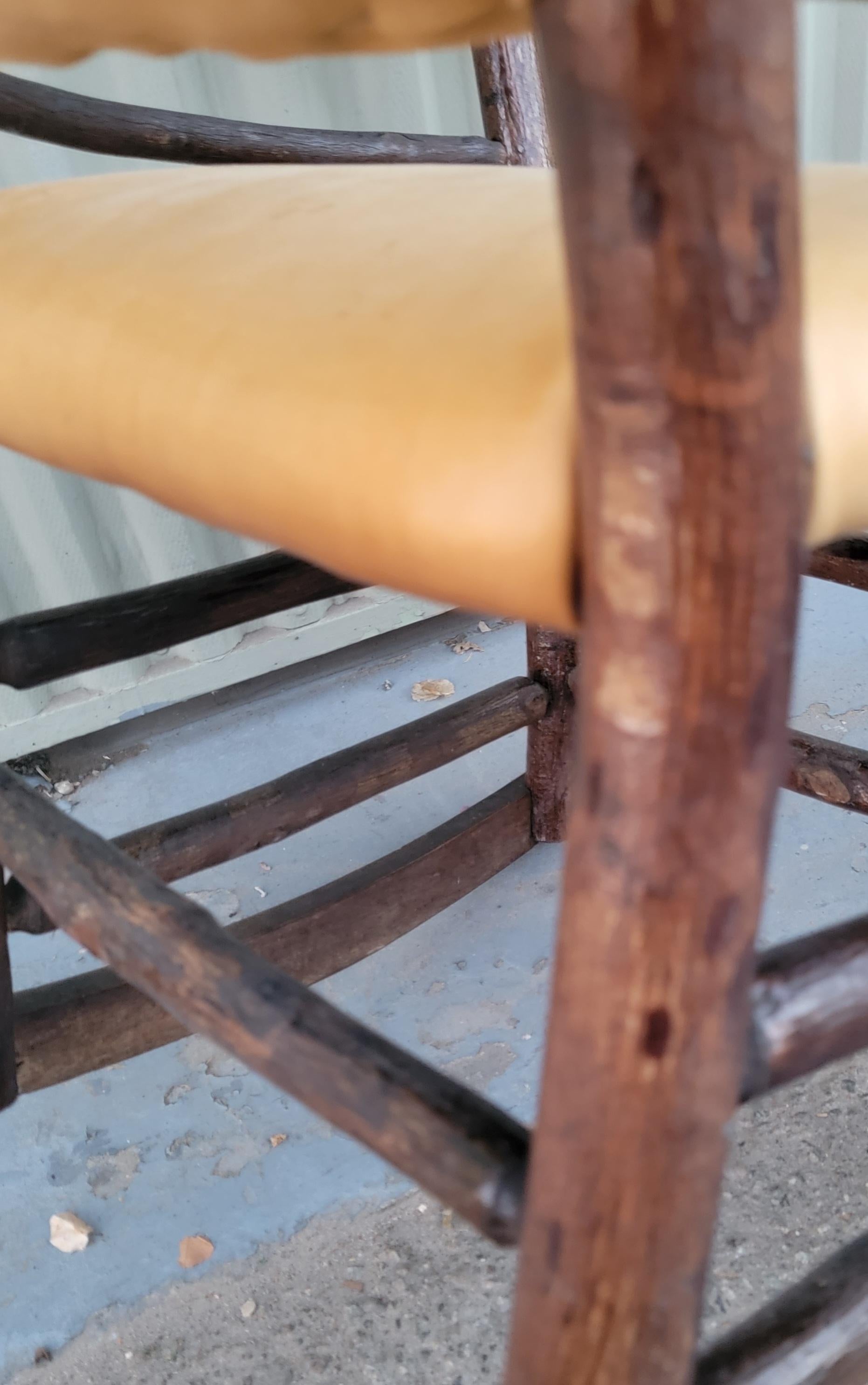 Américain Old Hickory Barrel Back  Chaise à bascule en vente