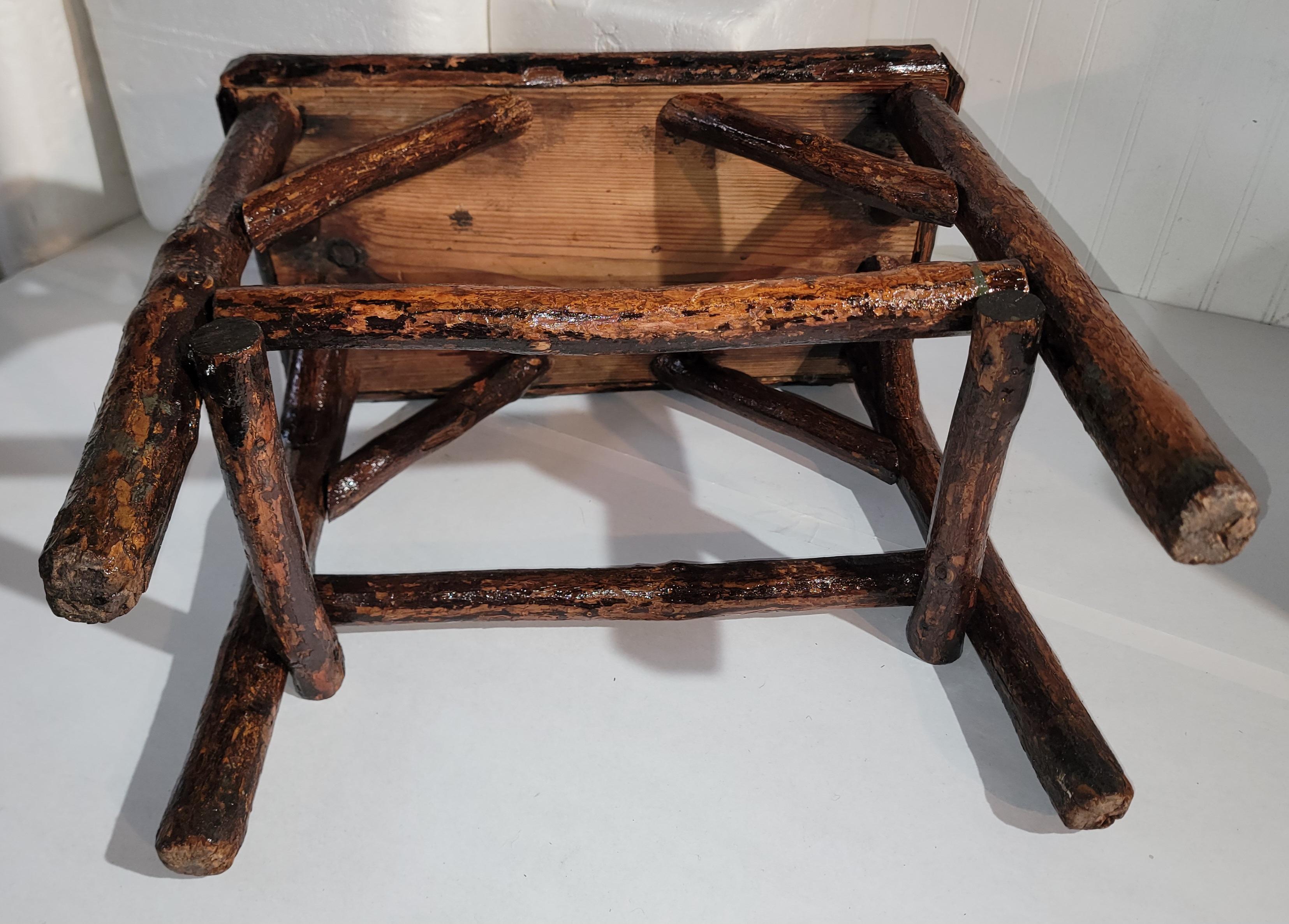 Old Hickory Bench W/ Suede Seat In Good Condition For Sale In Los Angeles, CA