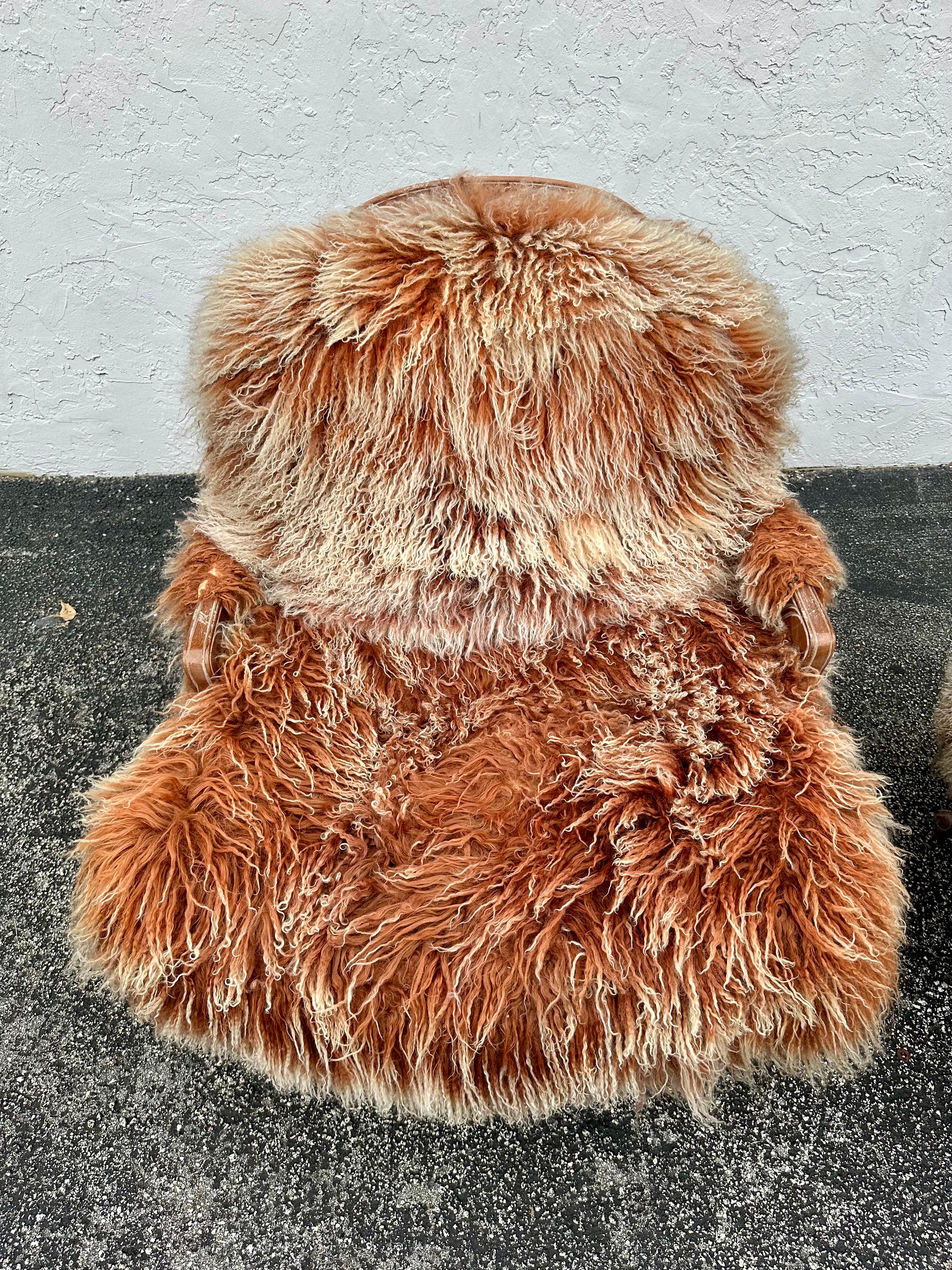 Rustikaler Bergere-Stuhl und Ottomane aus Alpakapelz und Leder aus altem Hickory, 2er-Set, 1990er Jahre im Angebot 1