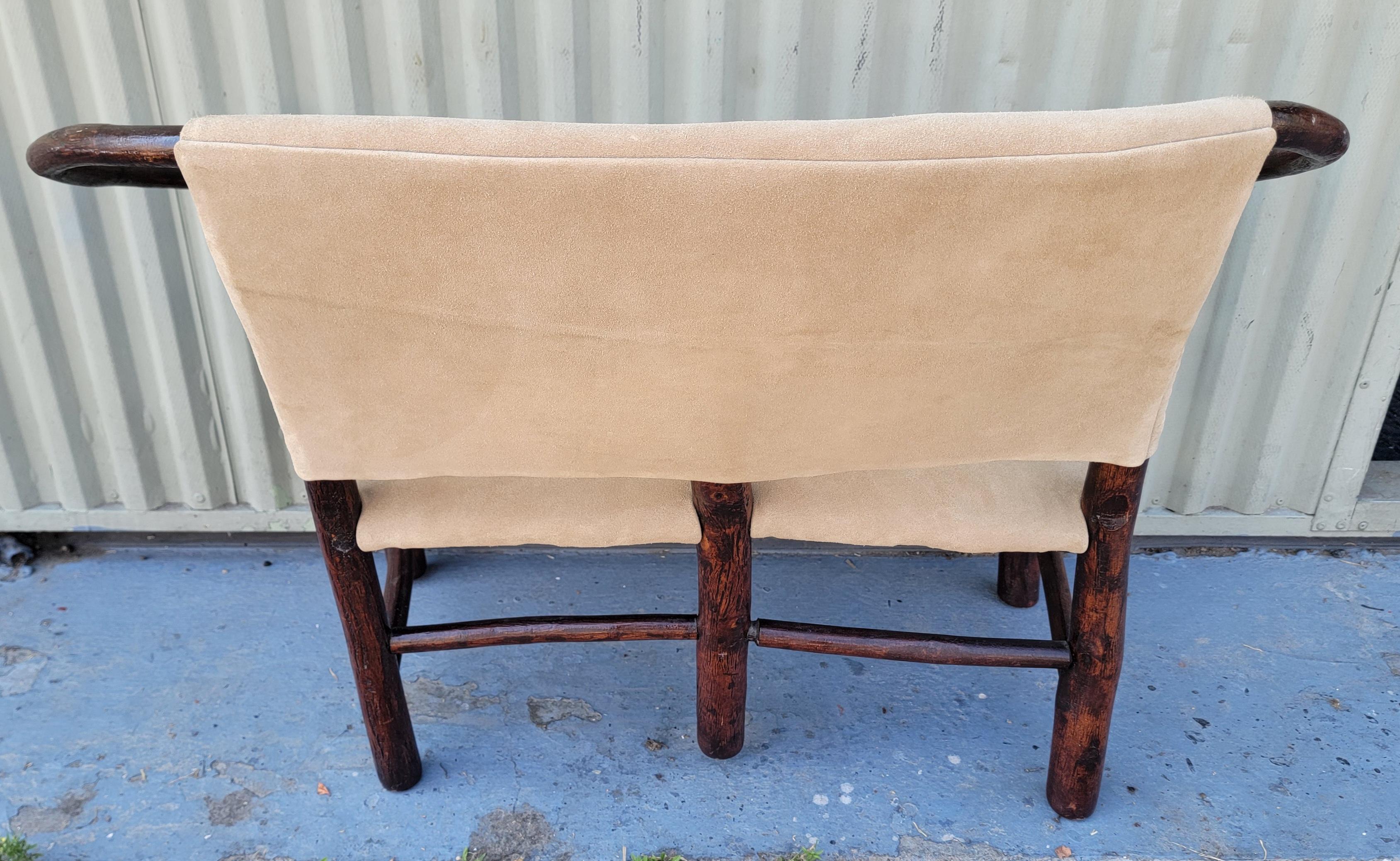 Stile Adirondack Divano per bambini Old Hickory con seduta in pelle scamosciata in vendita