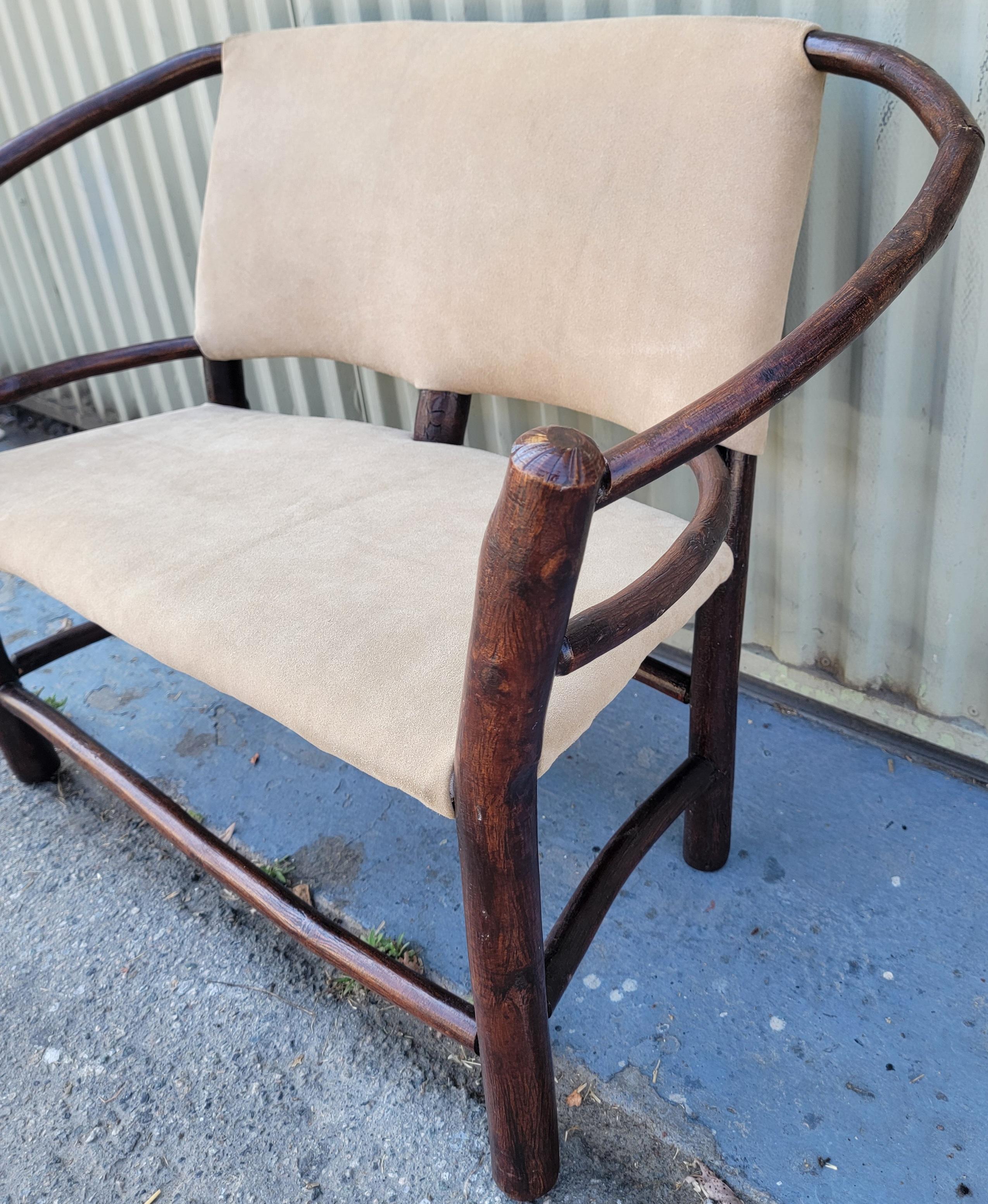 Metà XX secolo Divano per bambini Old Hickory con seduta in pelle scamosciata in vendita