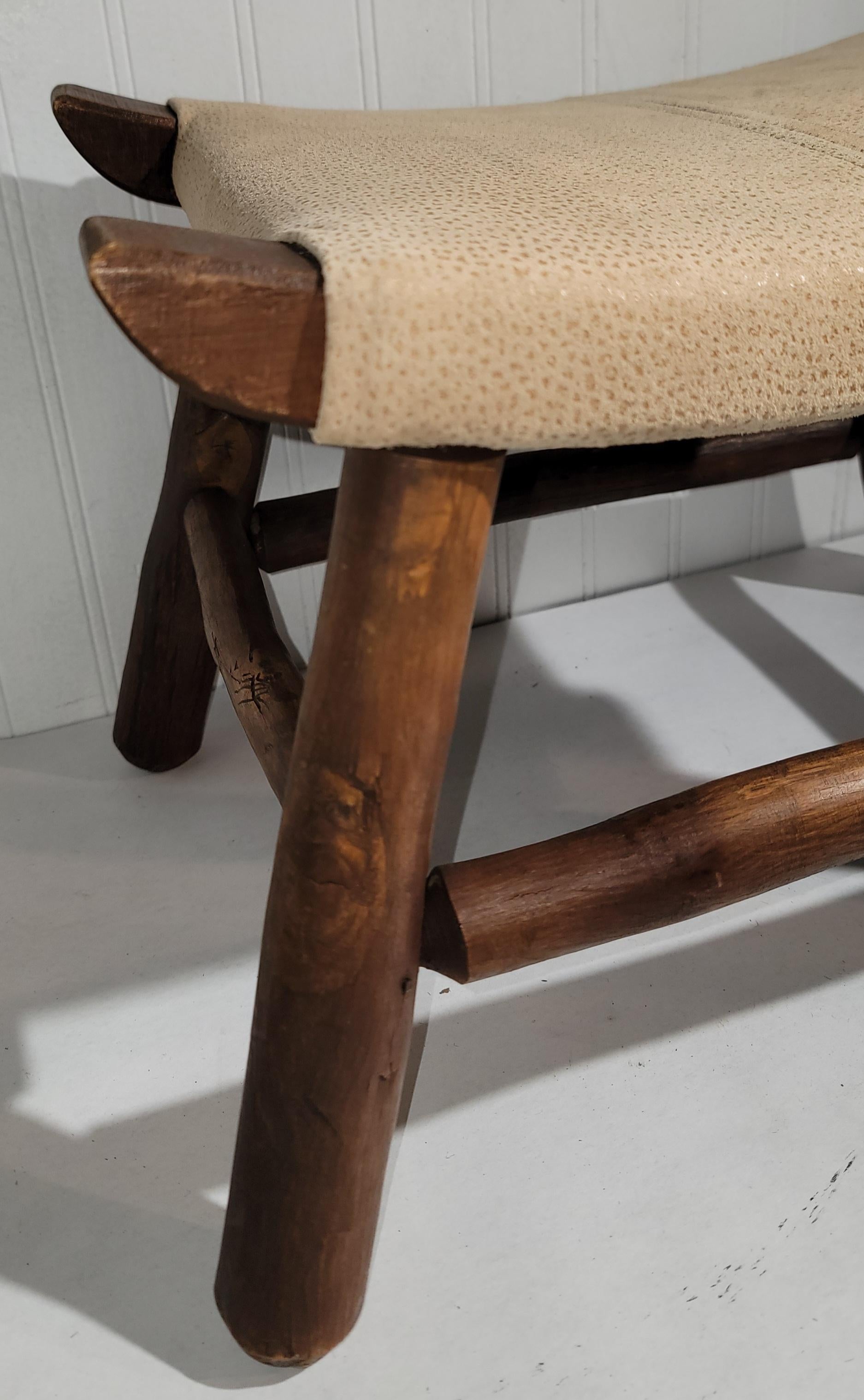 Américain Tabouret de pied Old Hickory avec daim en vente