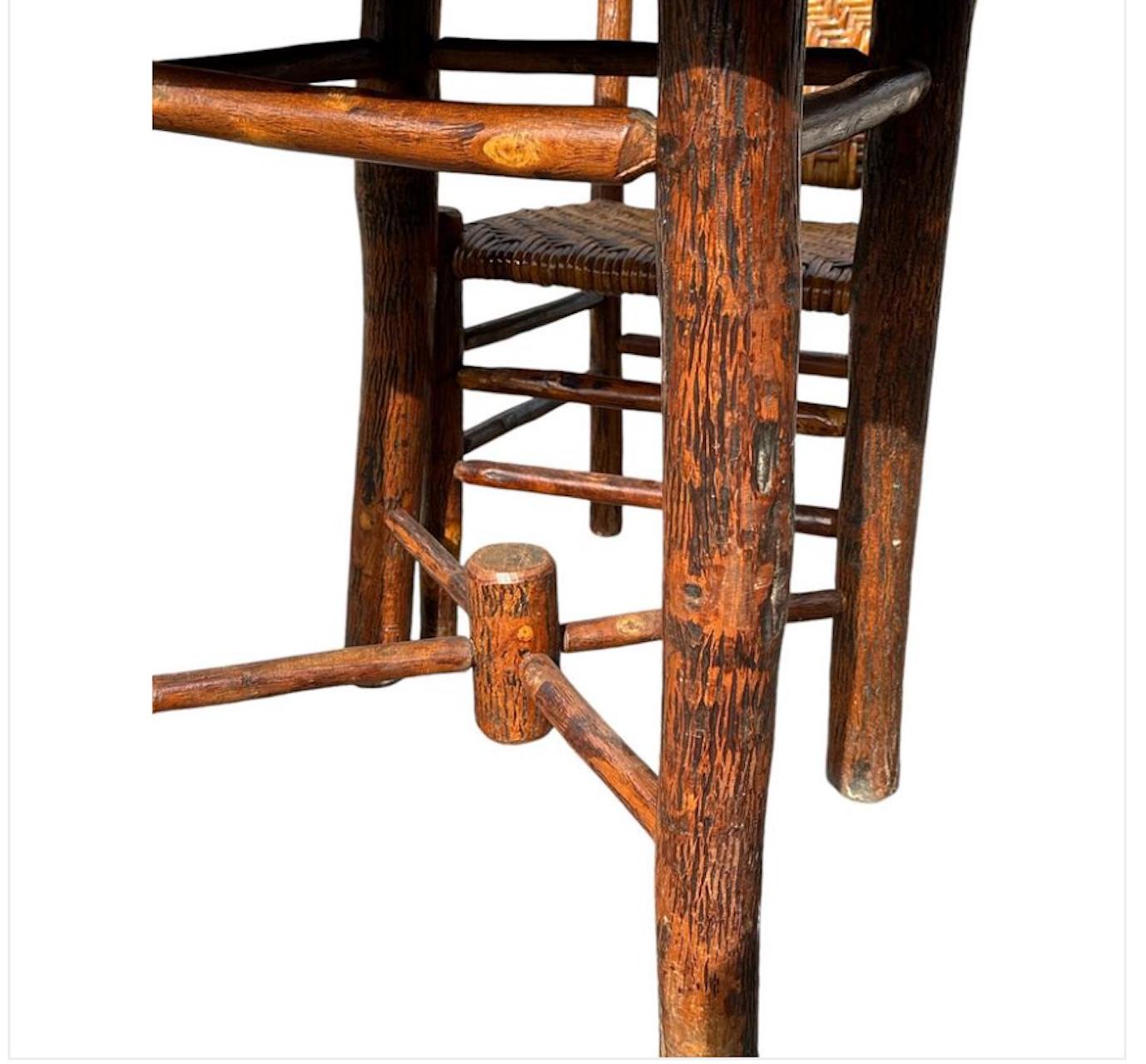 Tavolo da gioco in legno di Hickory e quattro sedie, condizioni perfette. In condizioni ottime in vendita a Buchanan, MI