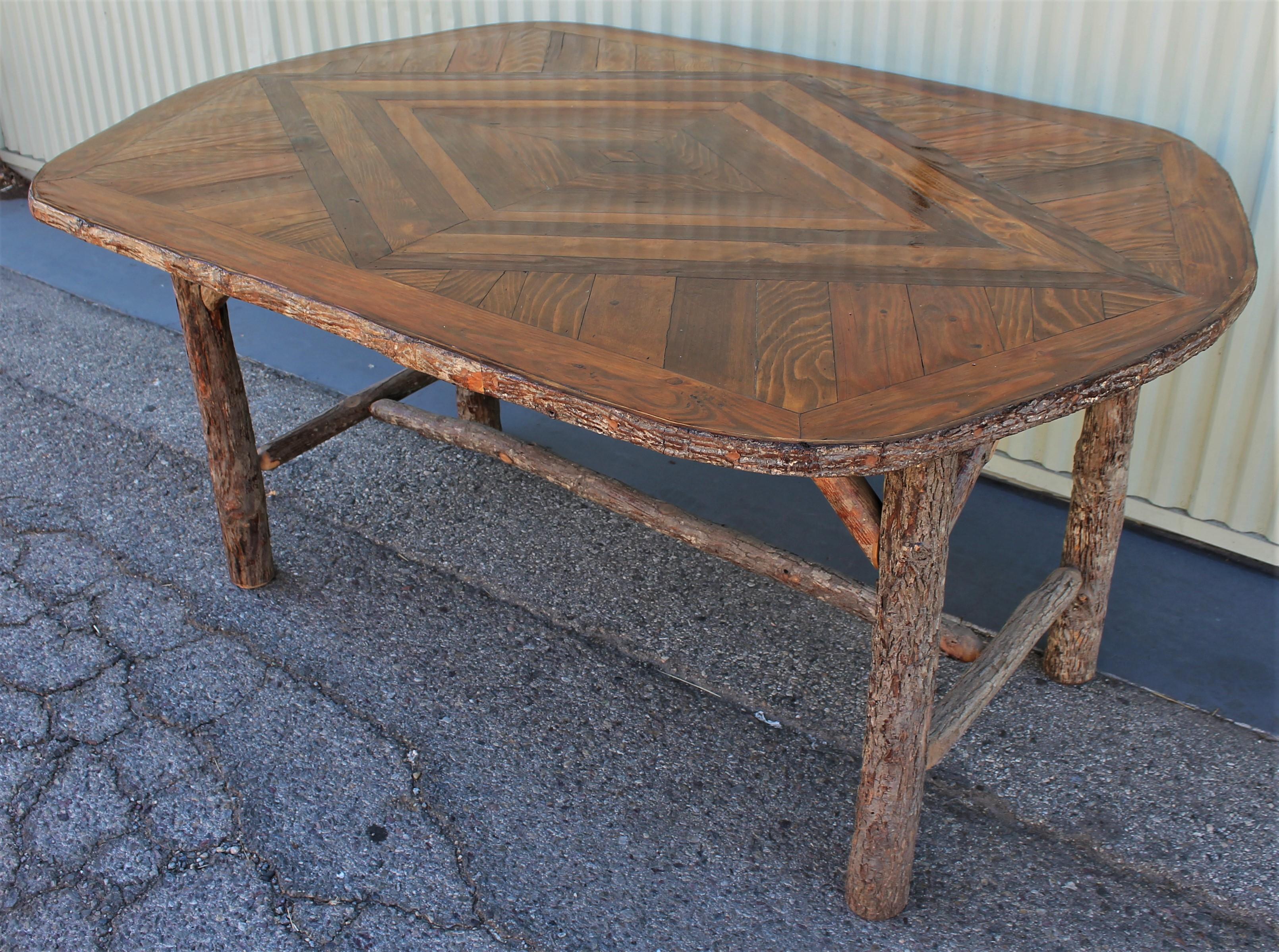 Country Old Hickory Oval Dinning Table