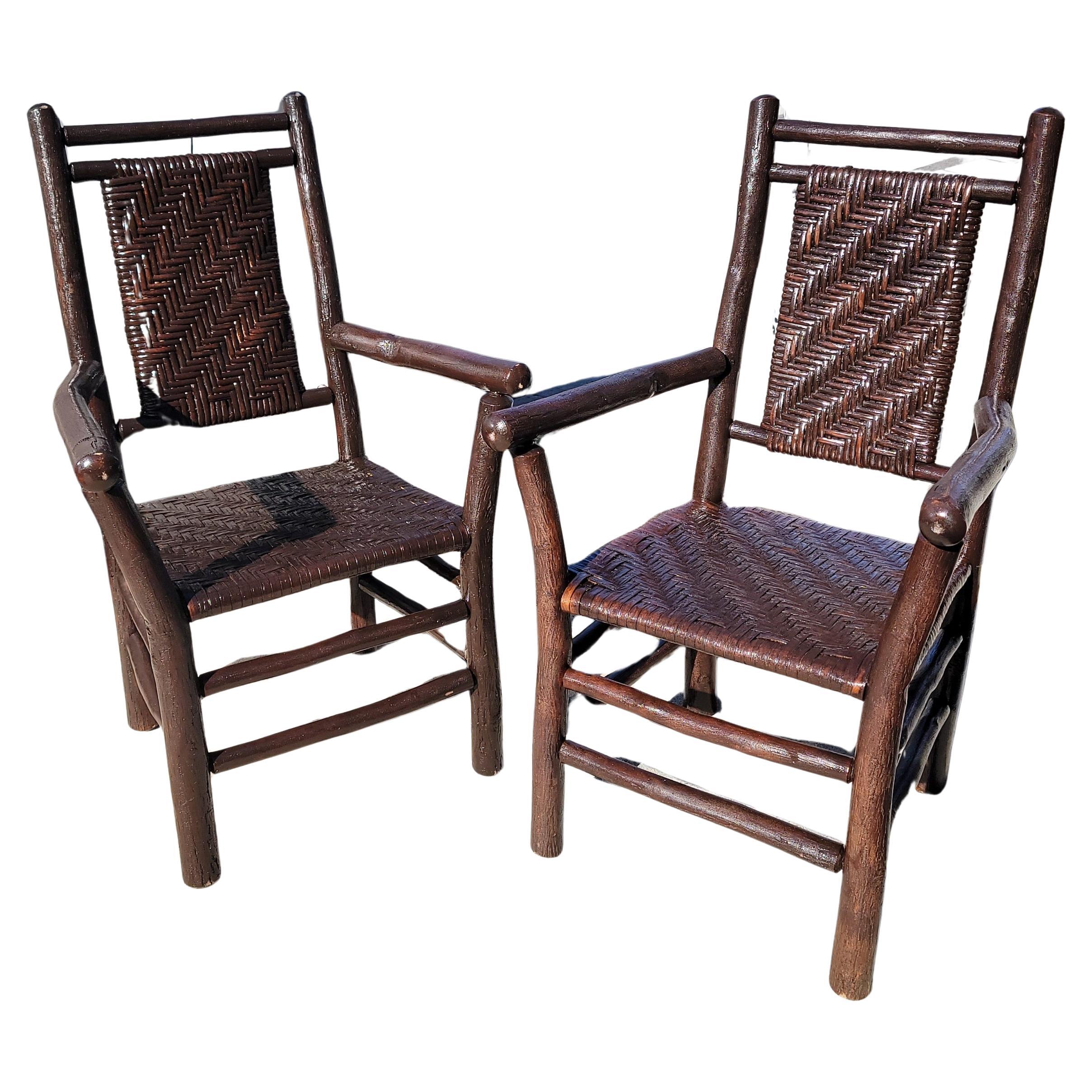 Altes Hickoryholz Paar Arm  Stühle 