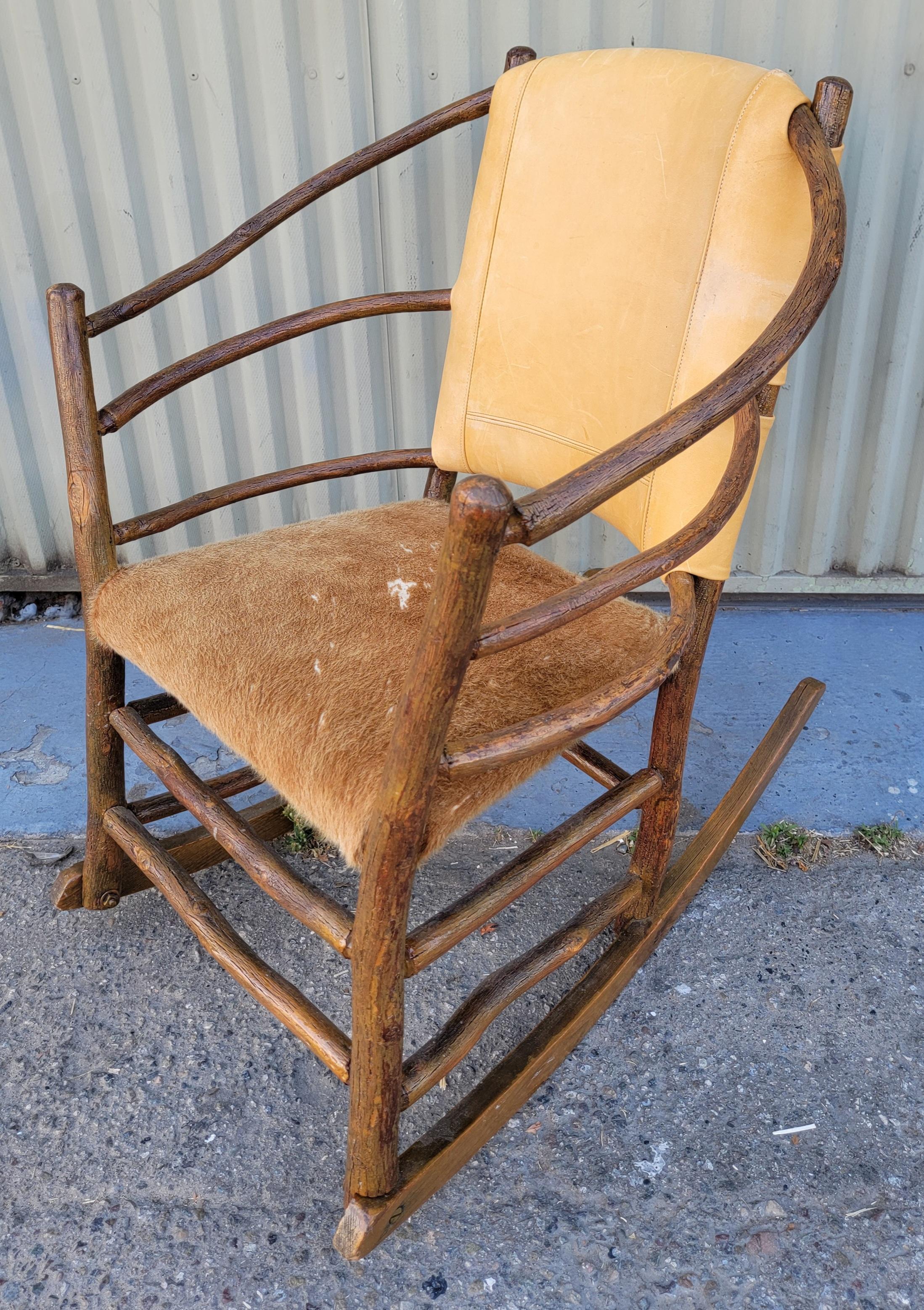 Old Hickory Rocker With Leather Back & Seat (amerikanisch) im Angebot