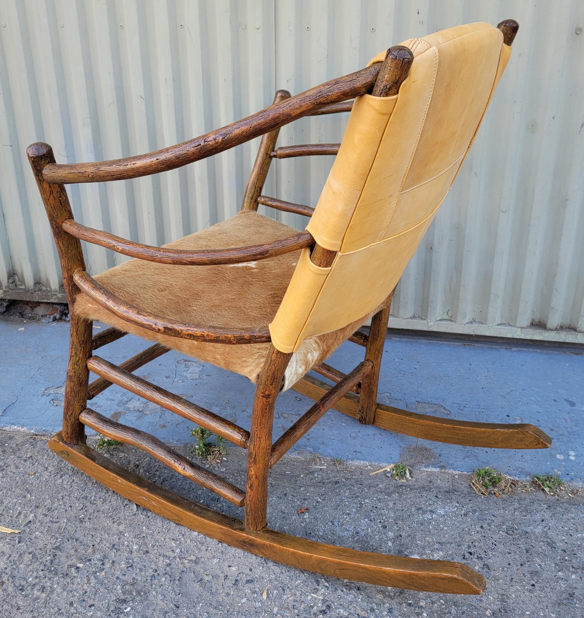 Old Hickory Rocker With Leather Back & Seat im Zustand „Gut“ im Angebot in Los Angeles, CA